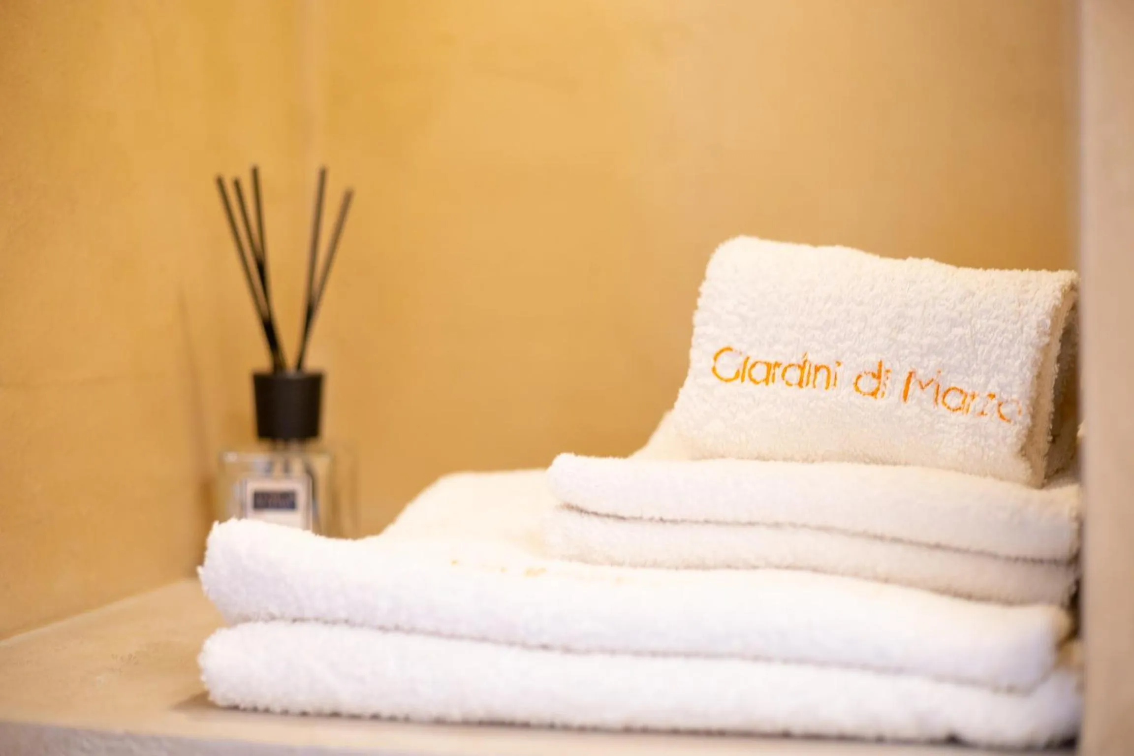 towels, Bed in Bed & Breakfast Giardini Di Marzo