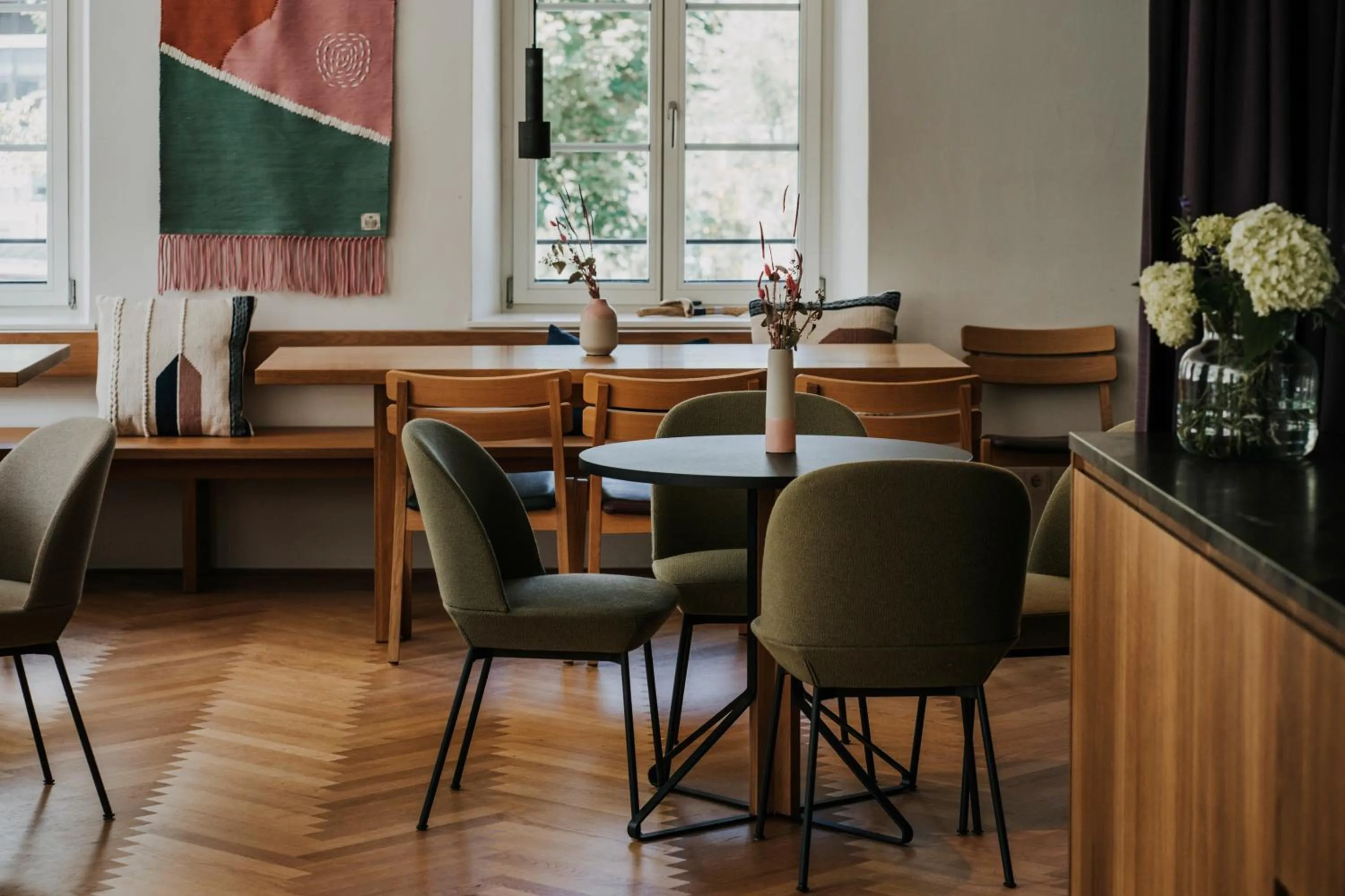 Library in Hotel Bären