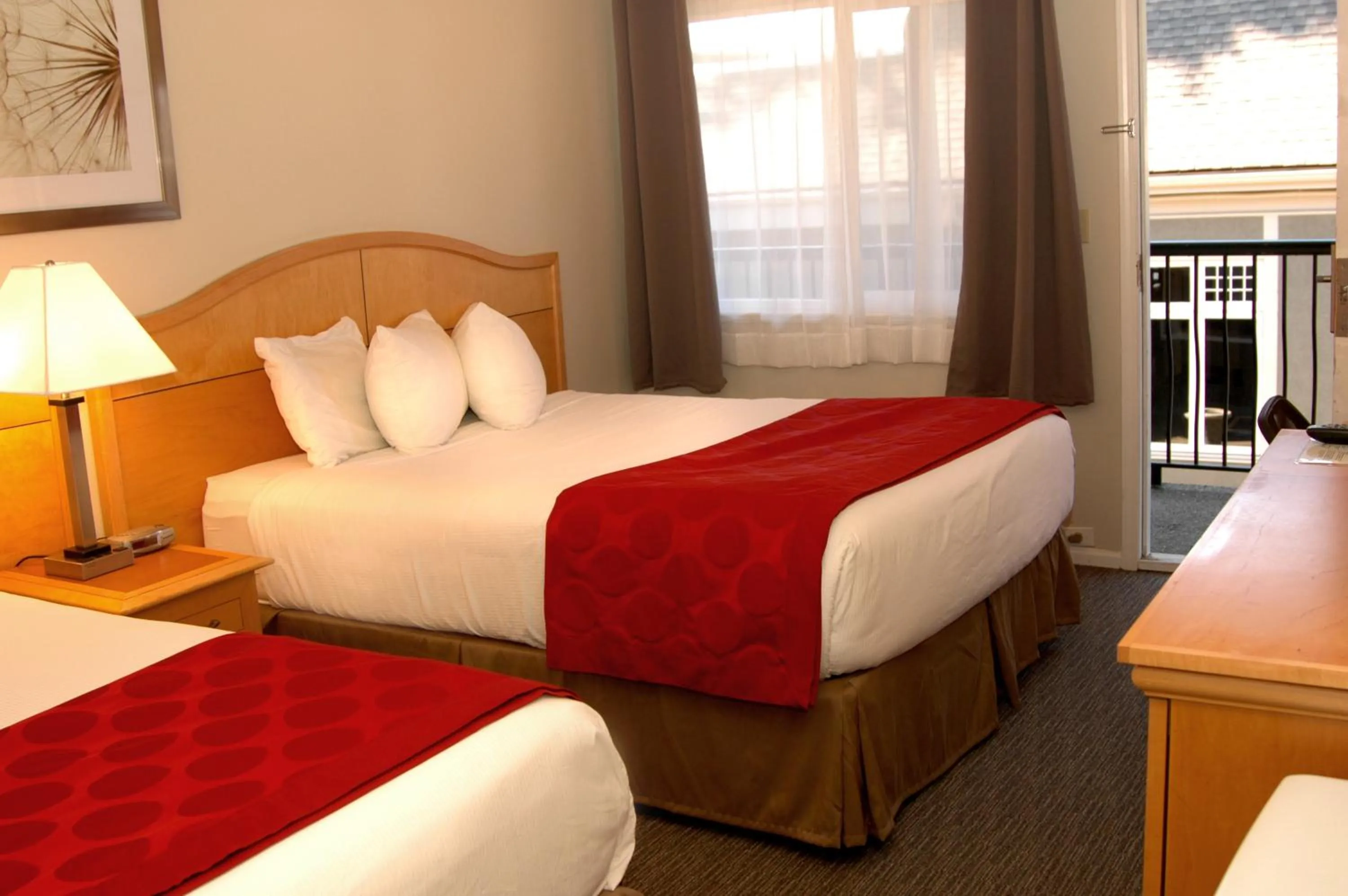 Photo of the whole room, Room Photo in Ramada by Wyndham Duncan Cowichan Valley