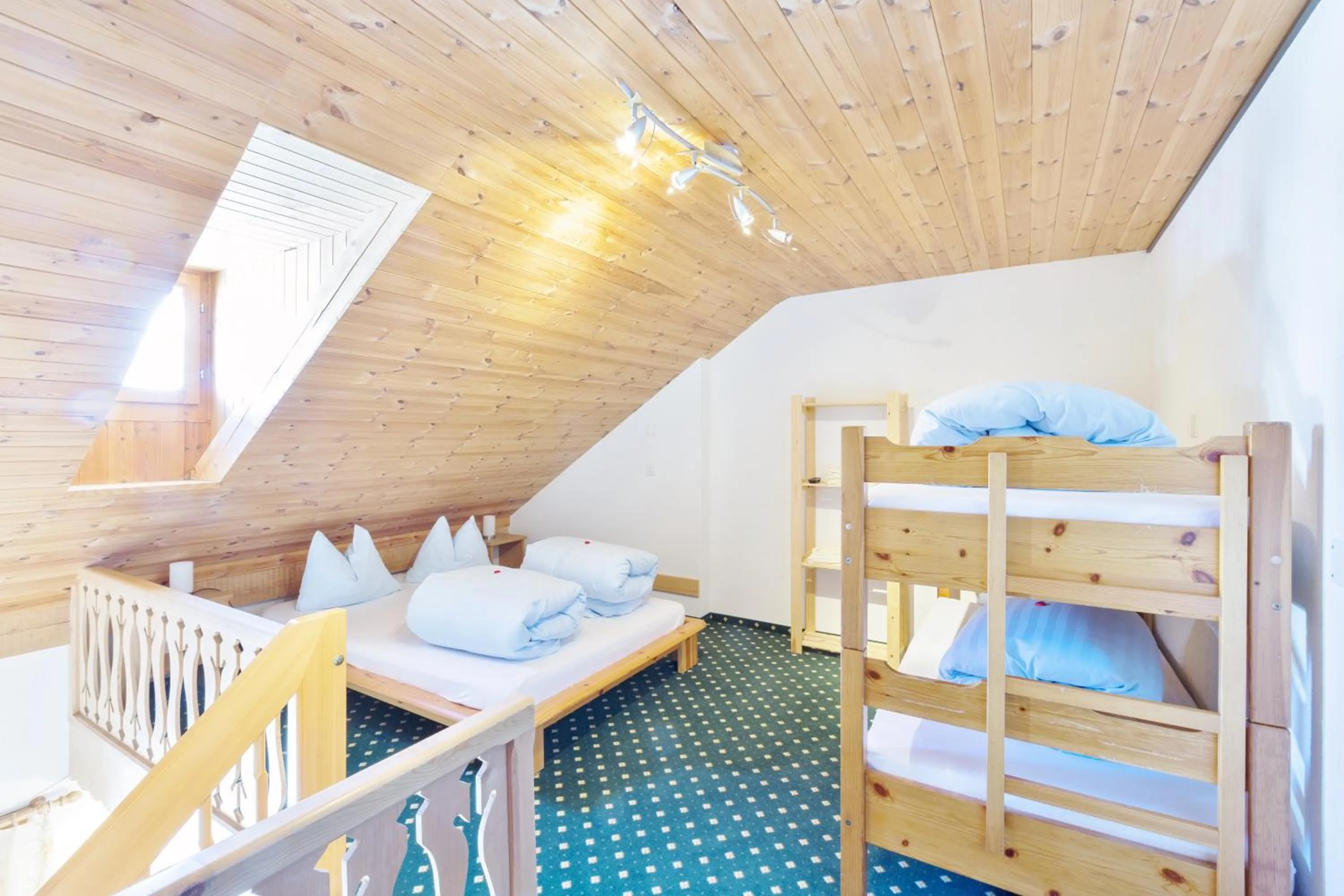 Shower, Bed in Hotel Posta