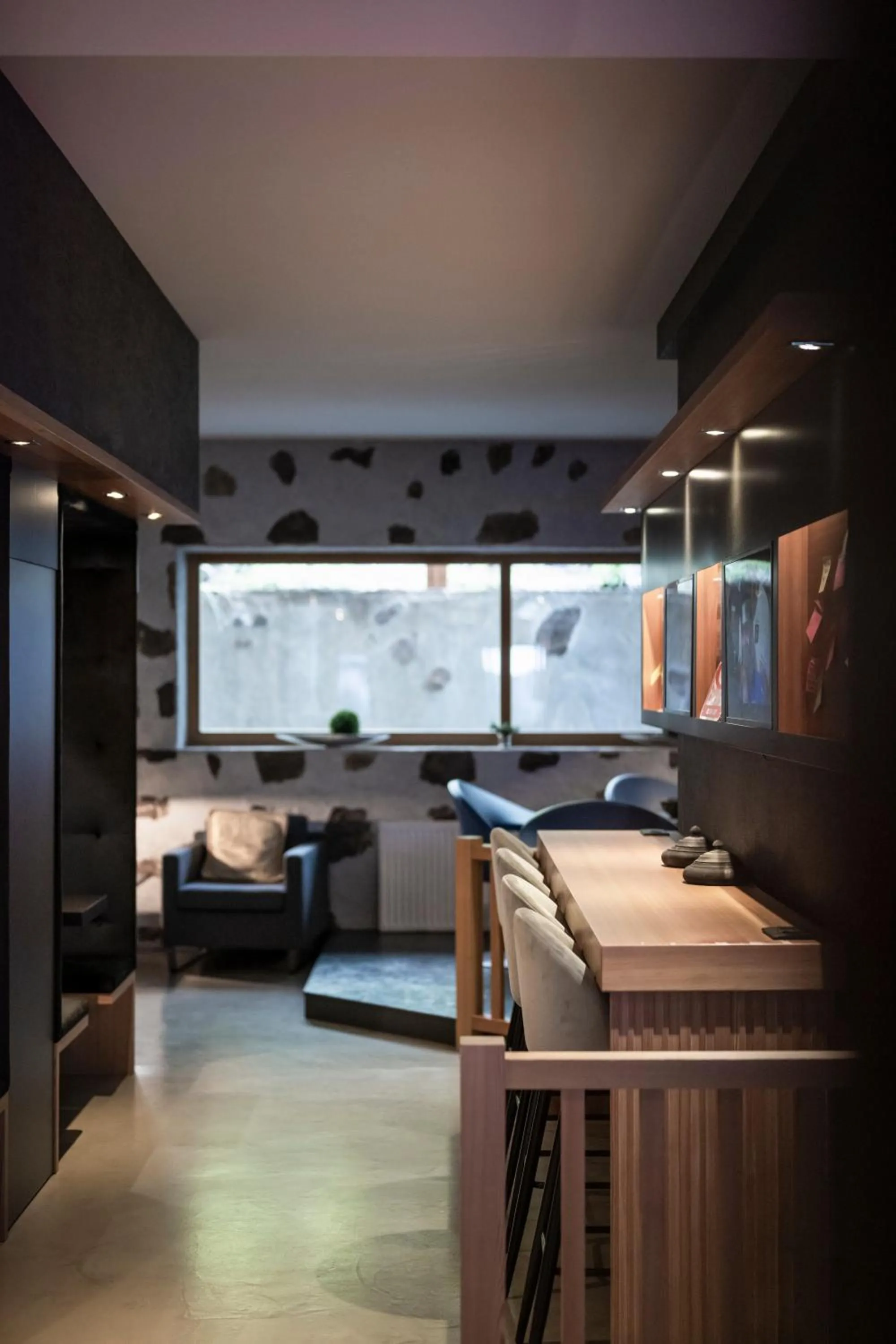 Living room, Bed in Alpstay - Smart Hotel Saslong