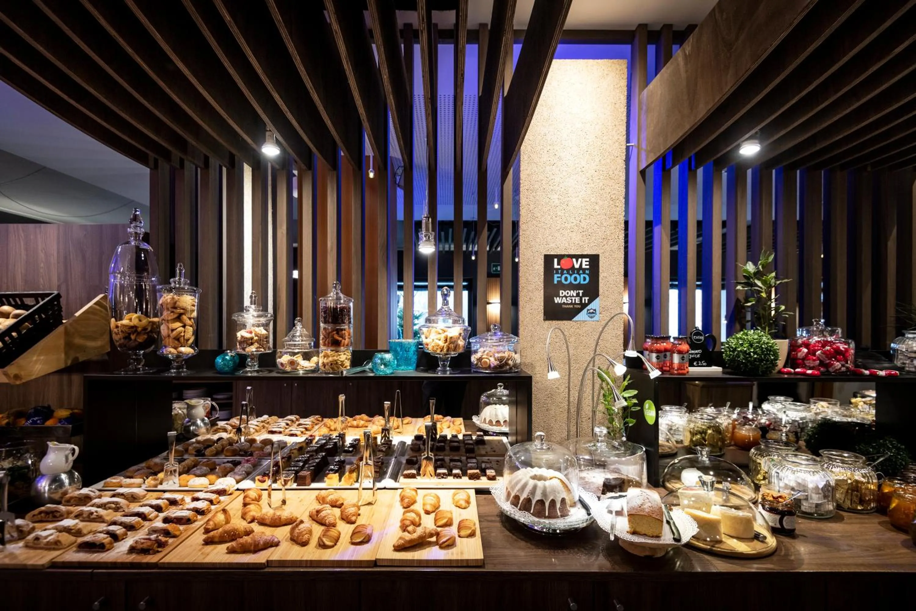 Buffet breakfast in Alpstay - Smart Hotel Saslong