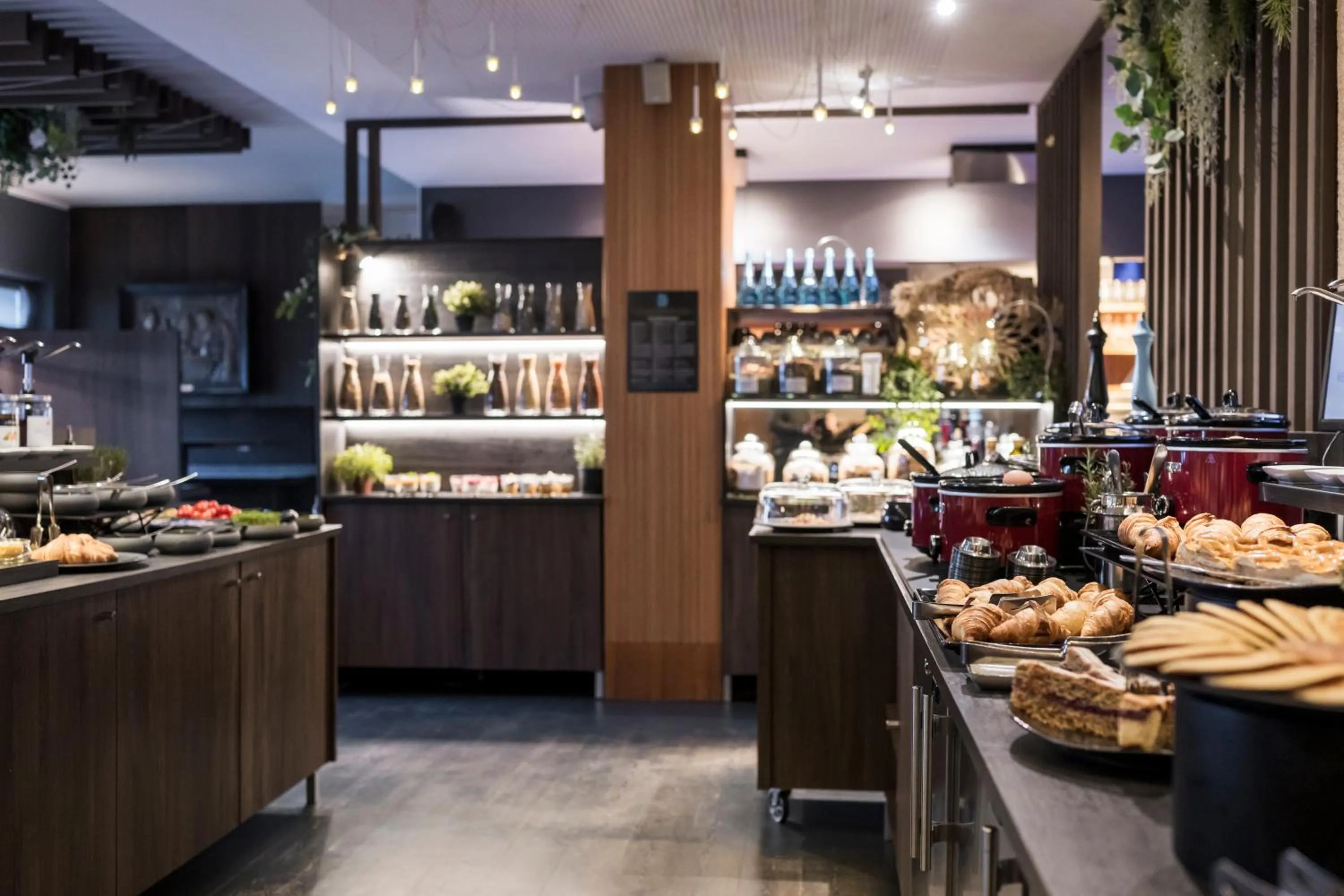 Buffet breakfast in Alpstay - Smart Hotel Saslong