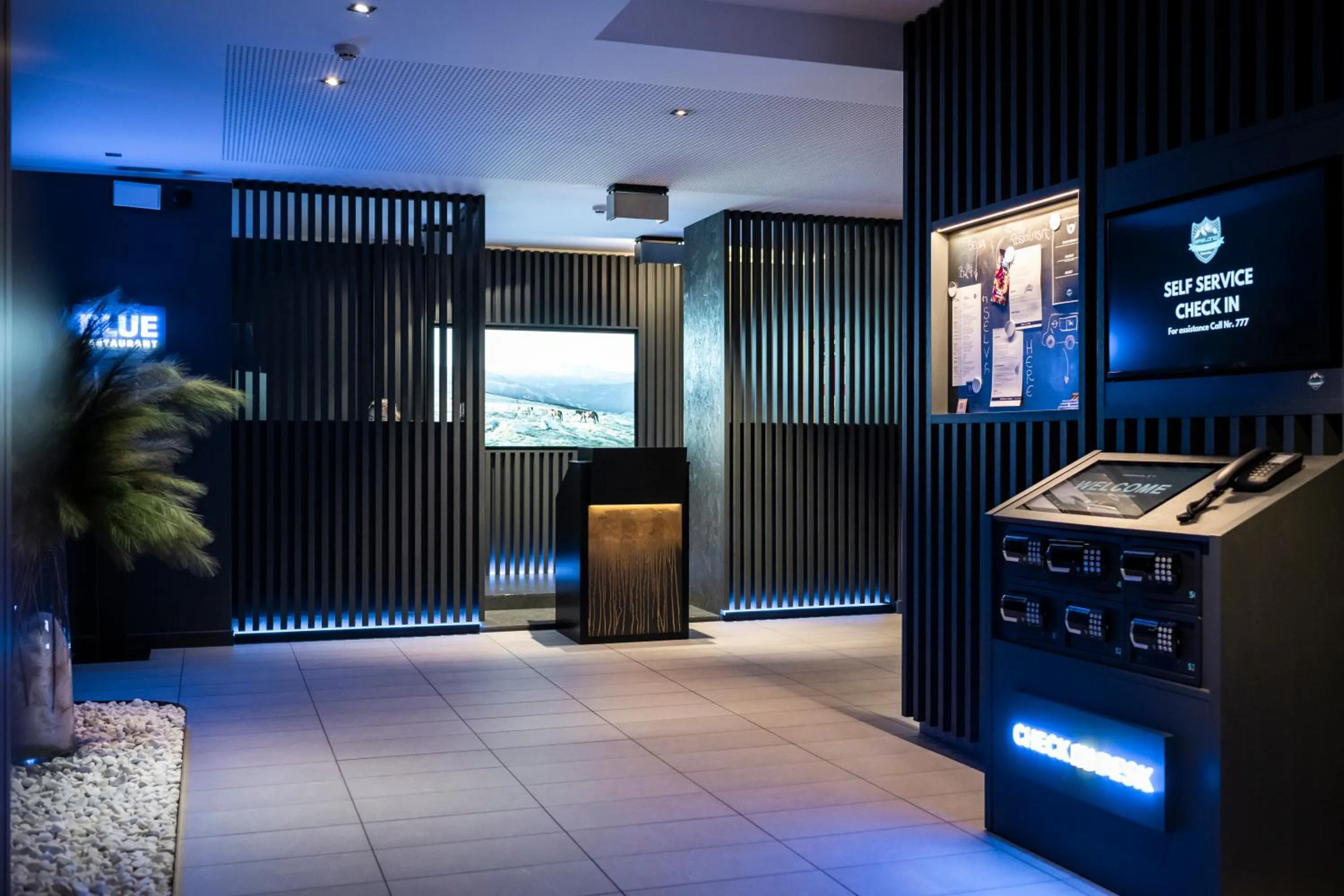 Lobby or reception in Alpstay - Smart Hotel Saslong