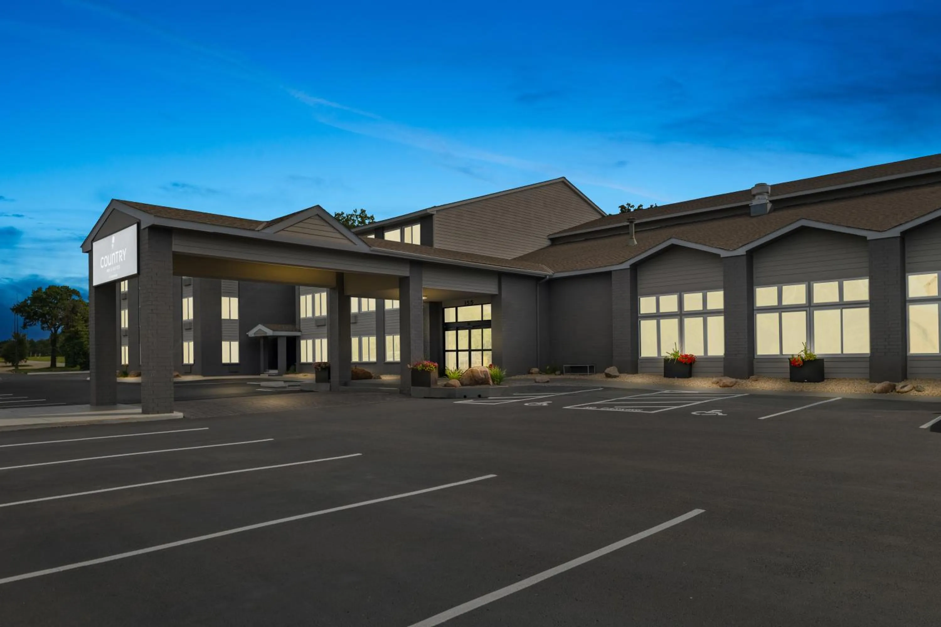 Property building in Country Inn & Suites by Radisson, Near The National Sports Center, Coon Rapids, MN