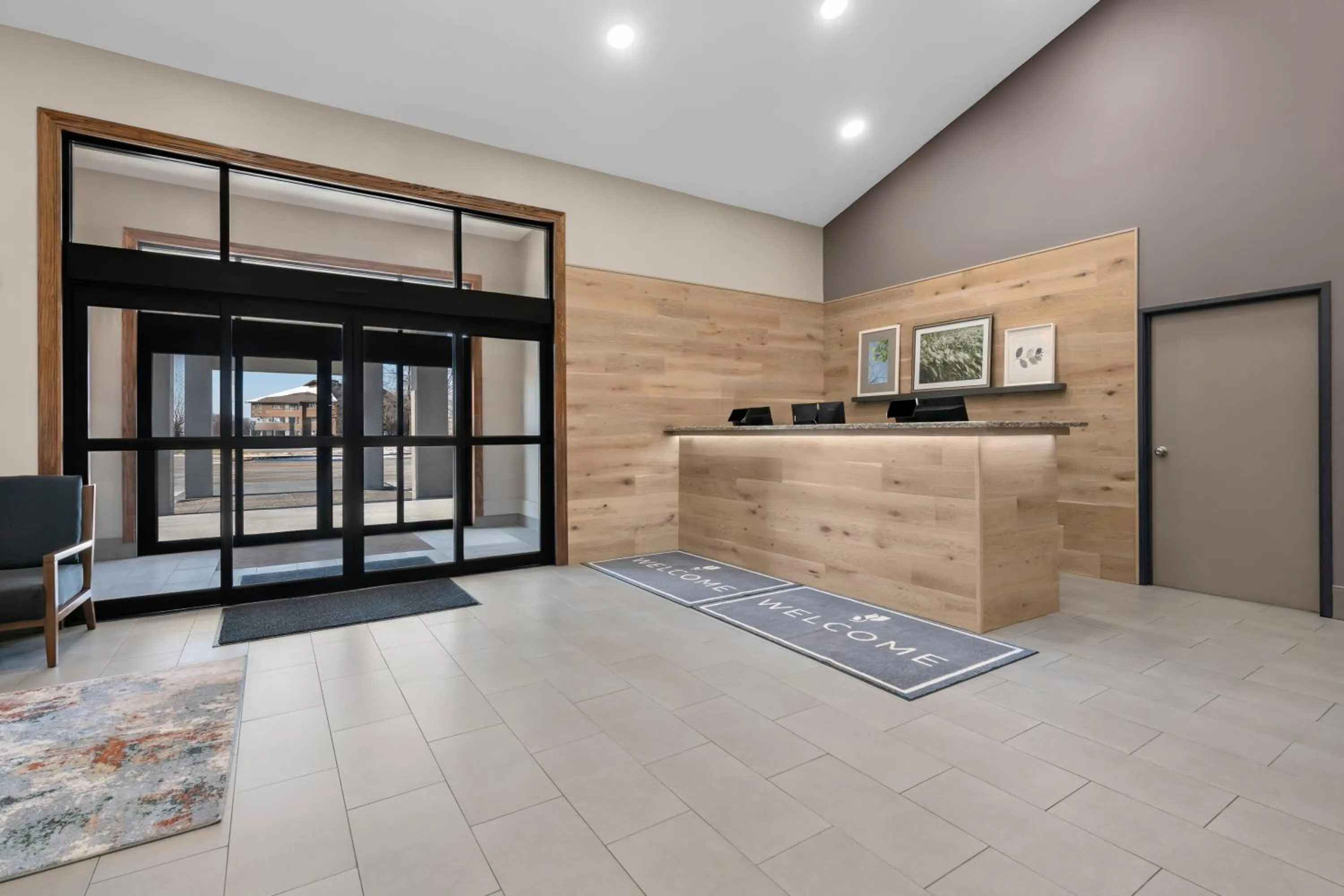 Lobby or reception in Country Inn & Suites by Radisson, Near The National Sports Center, Coon Rapids, MN
