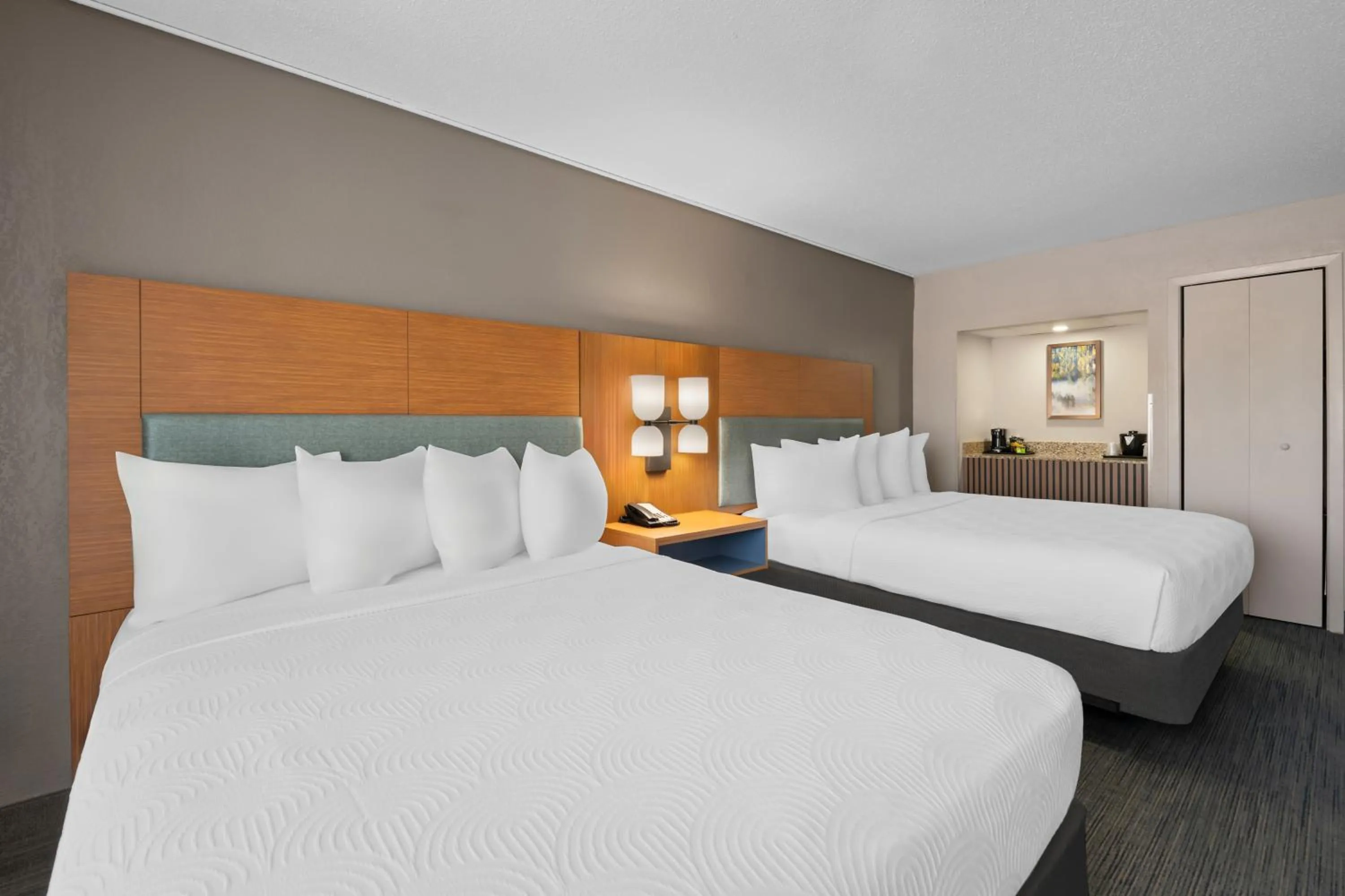 Bed in Country Inn & Suites by Radisson, Near The National Sports Center, Coon Rapids, MN