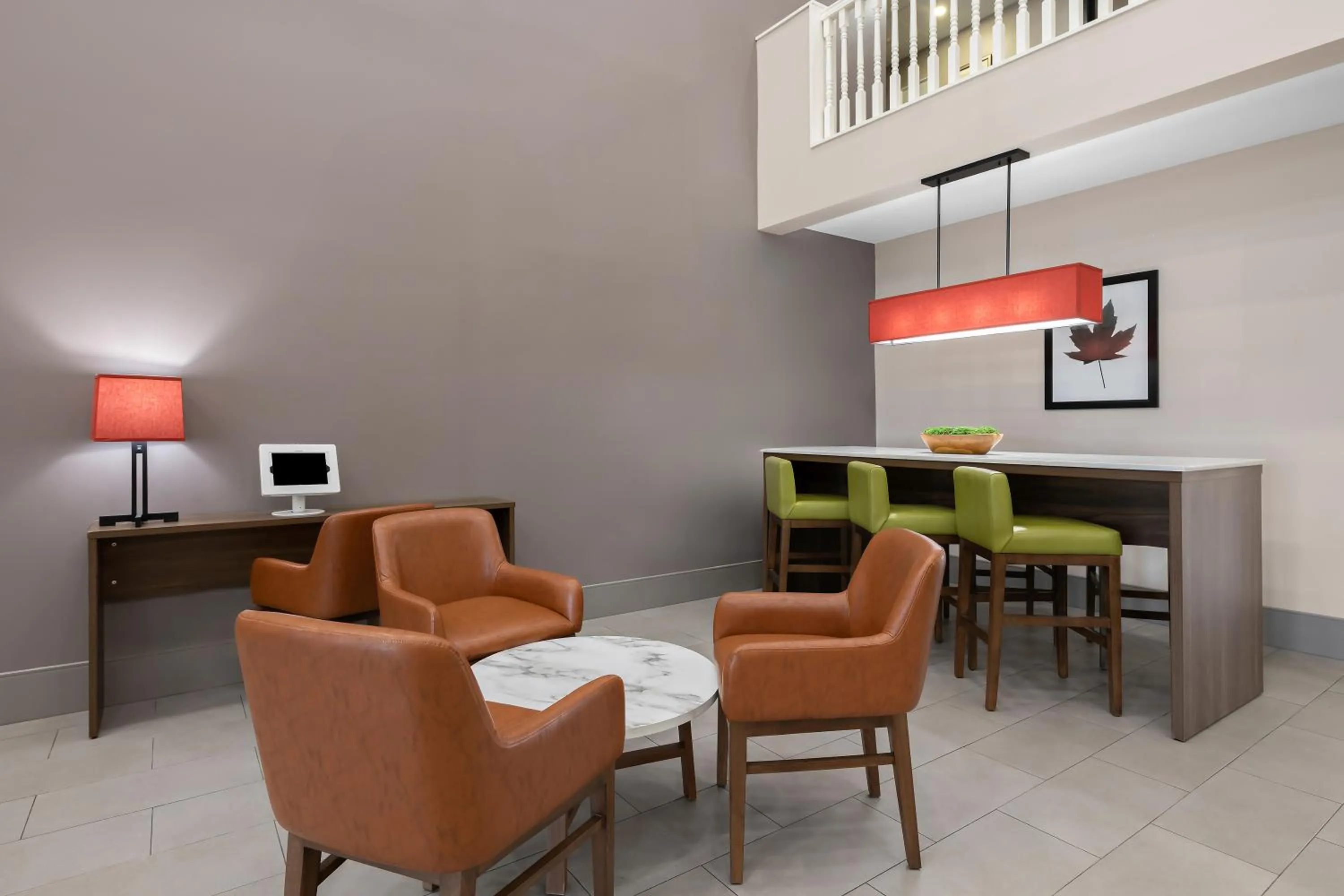 Communal lounge/ TV room in Country Inn & Suites by Radisson, Near The National Sports Center, Coon Rapids, MN