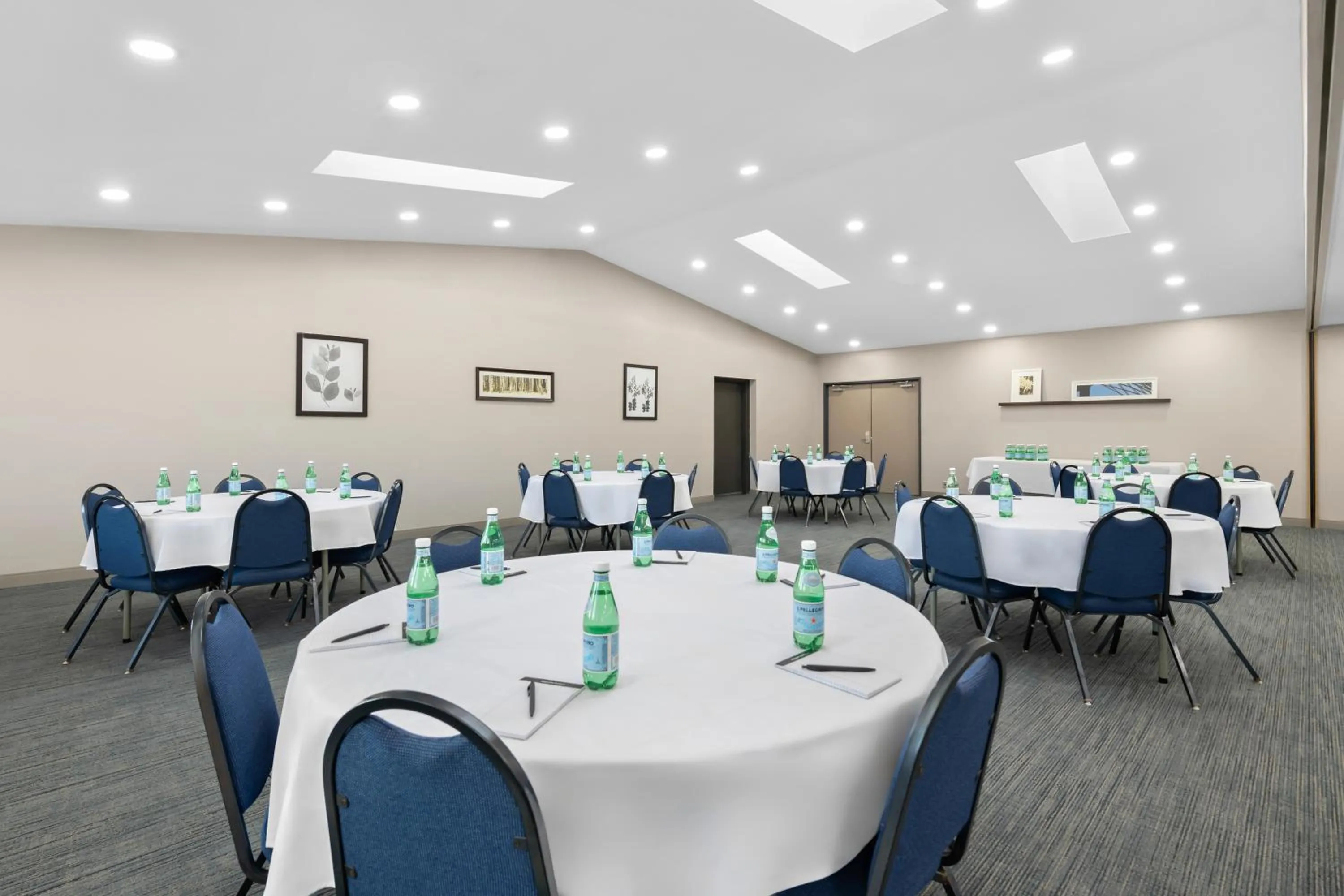 Banquet/Function facilities in Country Inn & Suites by Radisson, Near The National Sports Center, Coon Rapids, MN