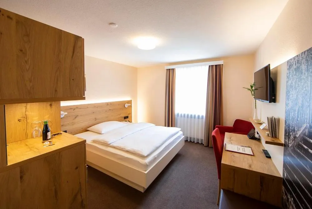 Standard Queen Room - single occupancy in Ochsen Lenzburg