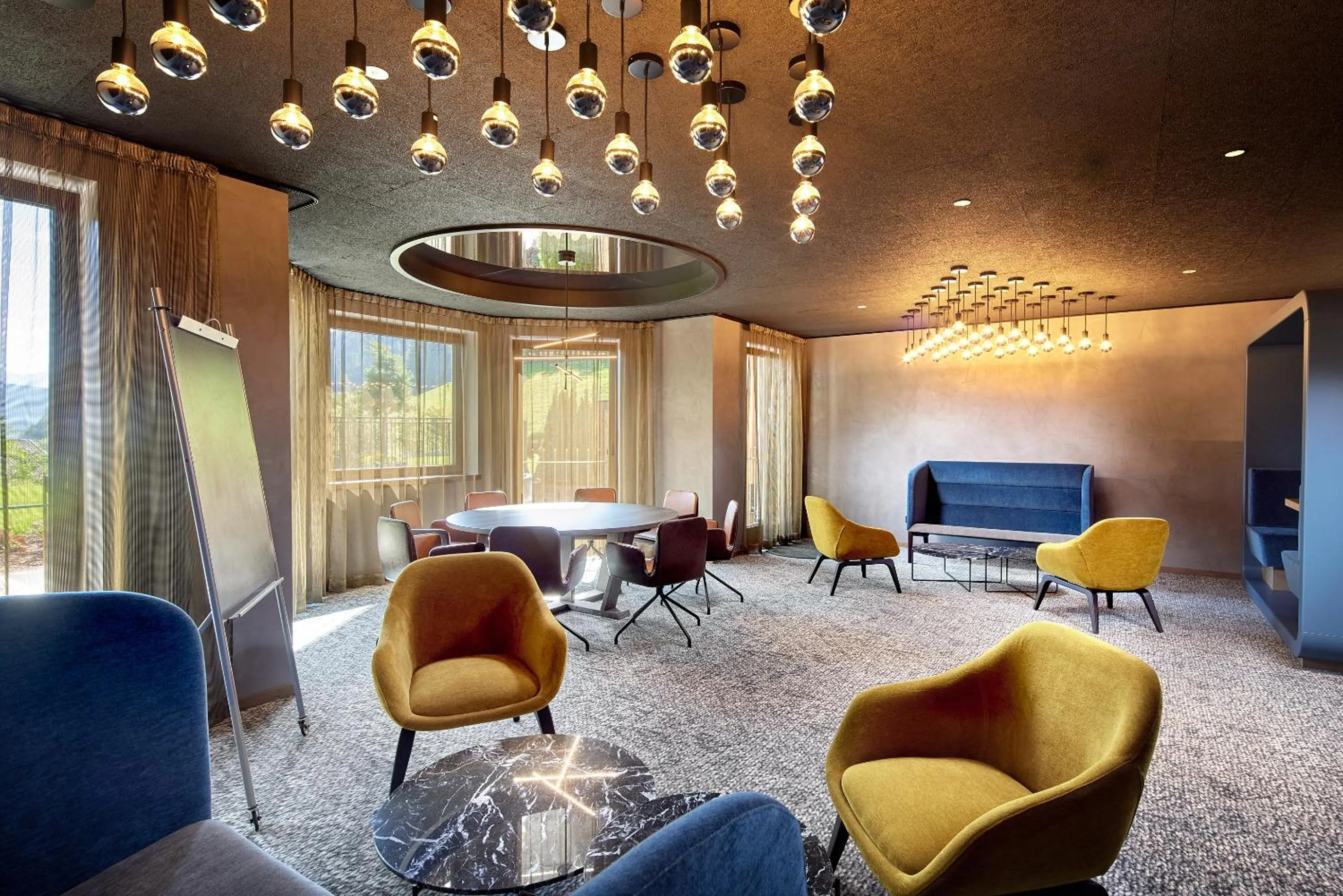 Communal lounge/ TV room in Hotel Quelle Nature Spa Resort