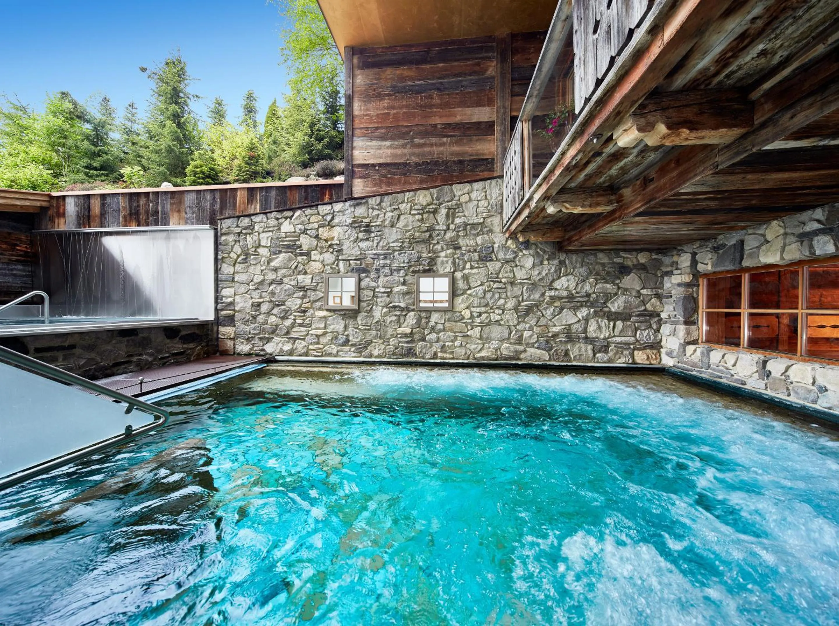 Hot Spring Bath in Hotel Quelle Nature Spa Resort