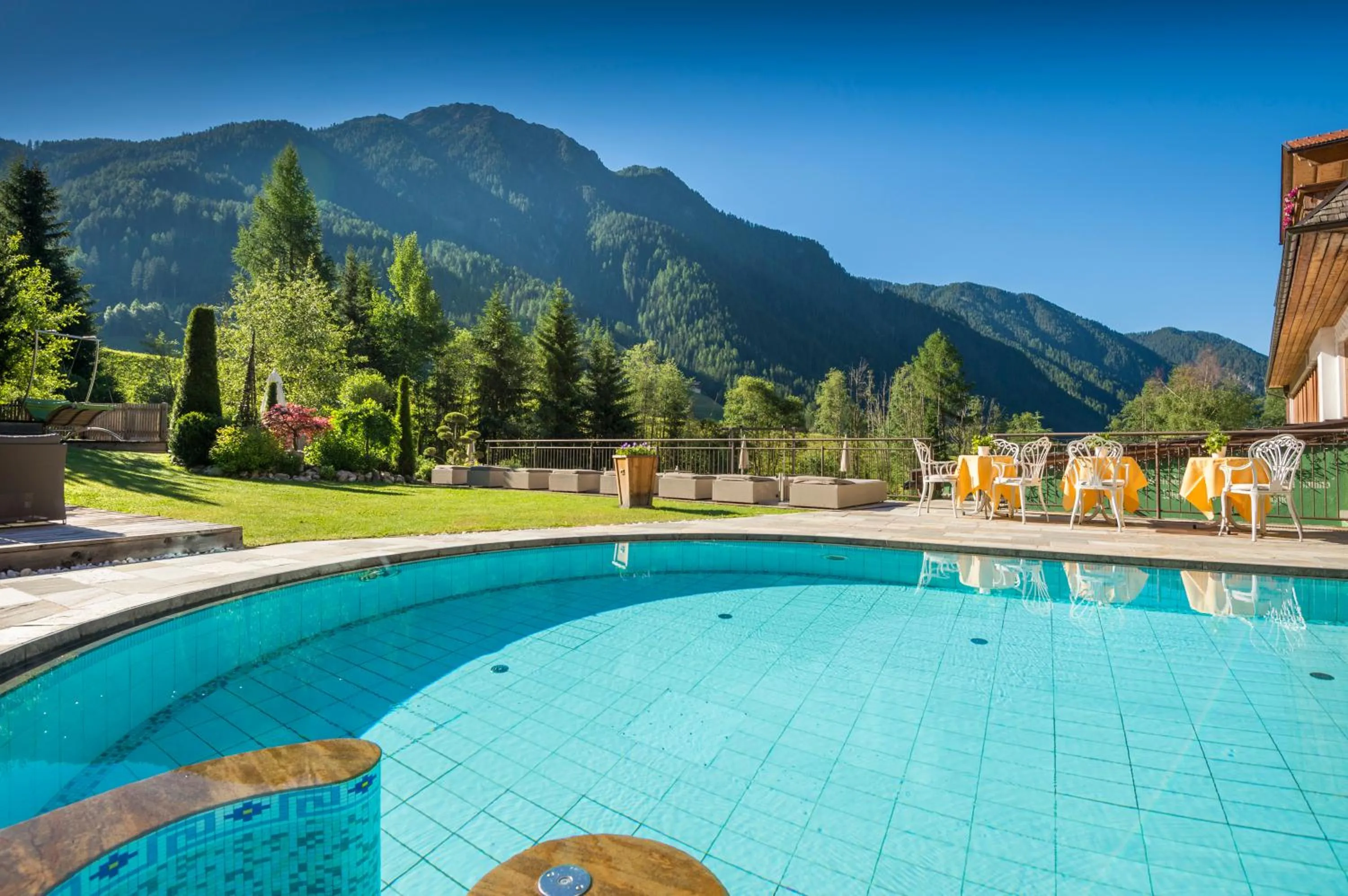Pool view in Hotel Quelle Nature Spa Resort