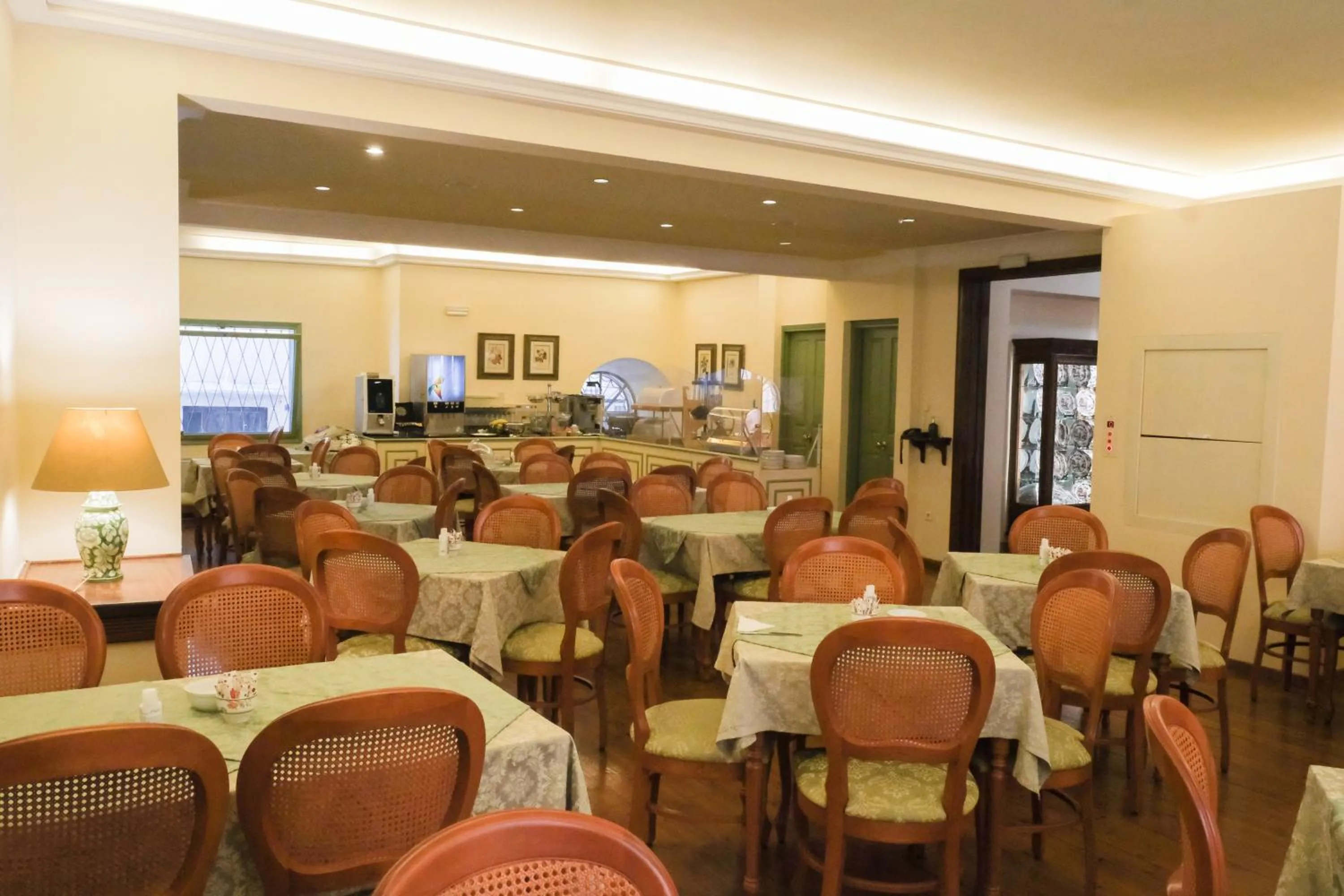 Restaurant/places to eat in Cavalieri Hotel