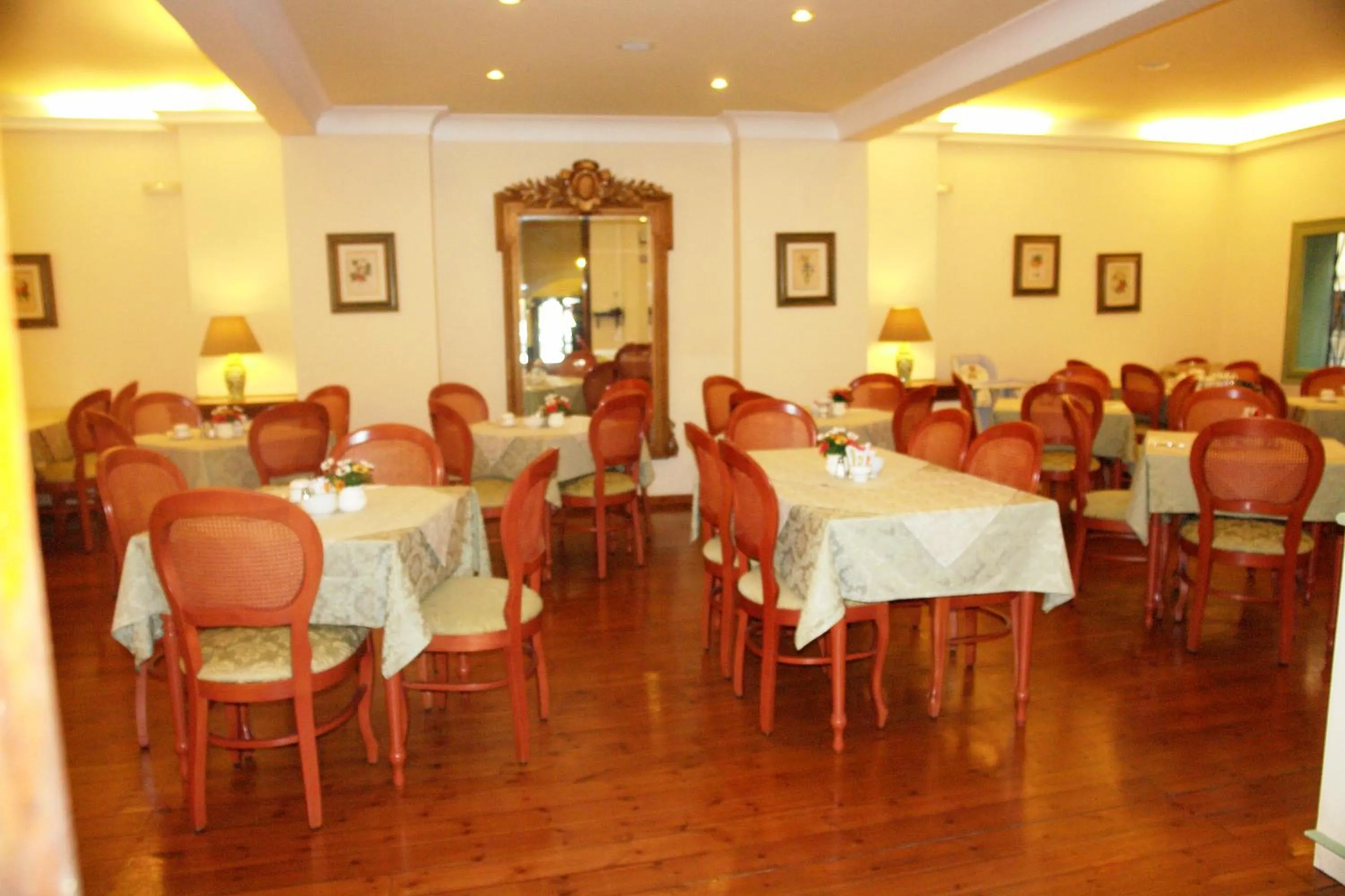 Restaurant/places to eat in Cavalieri Hotel