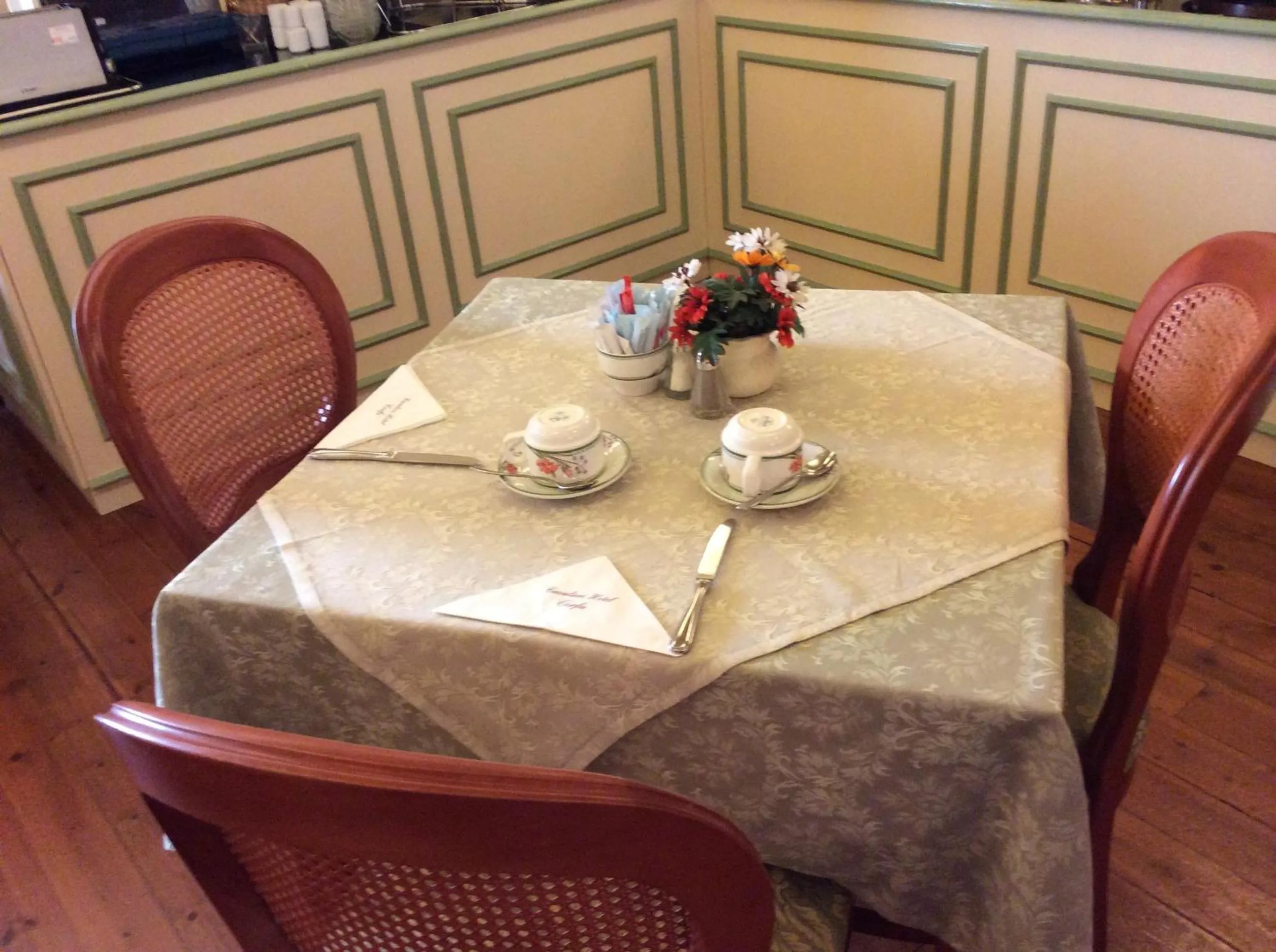 Restaurant/places to eat in Cavalieri Hotel