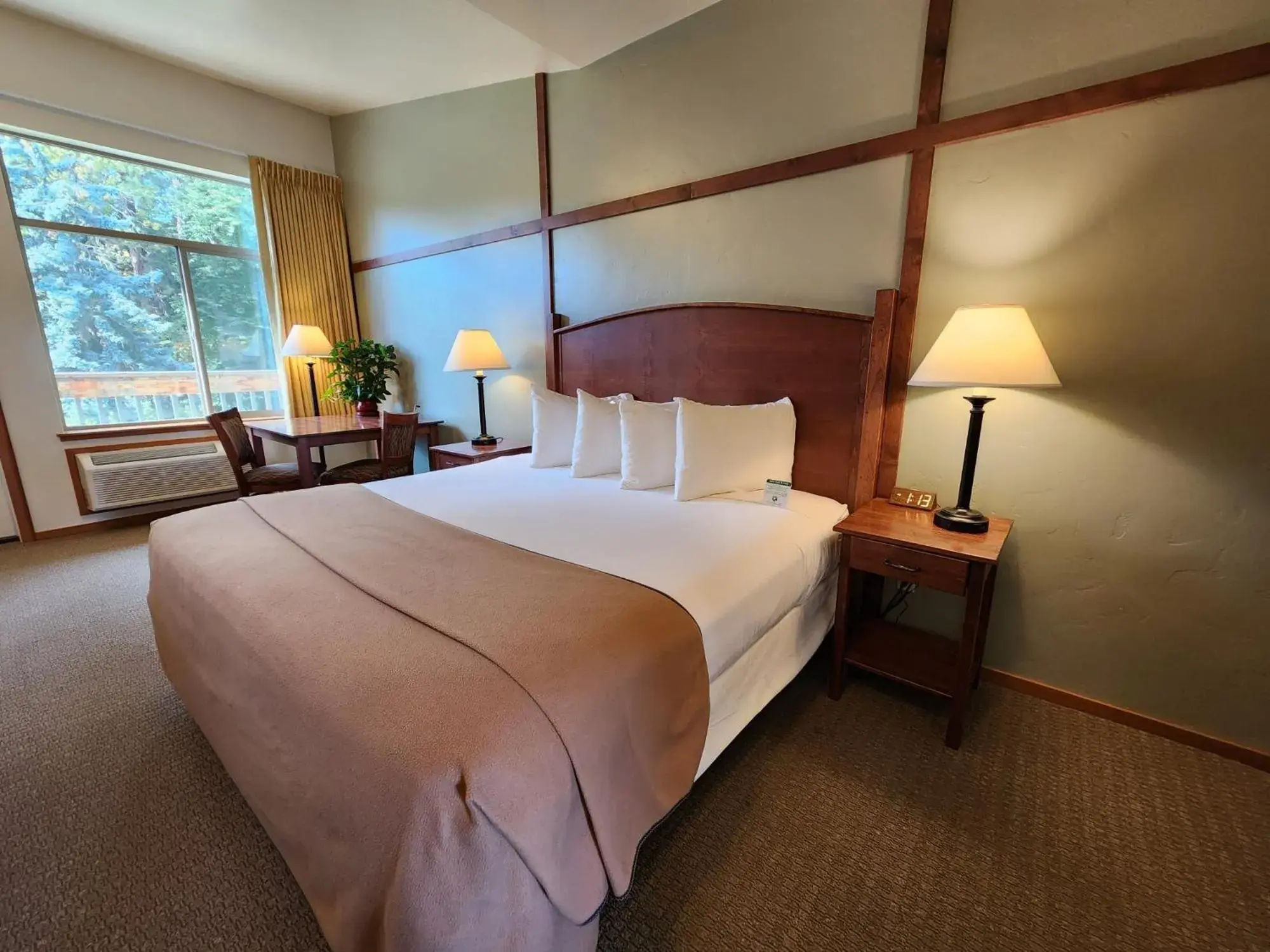 1 King Bed, Courtyard View (No Pets) in Westcliff Lodge 1 King Bed, Courtyard View (No Pets) in Westcliff Lodge