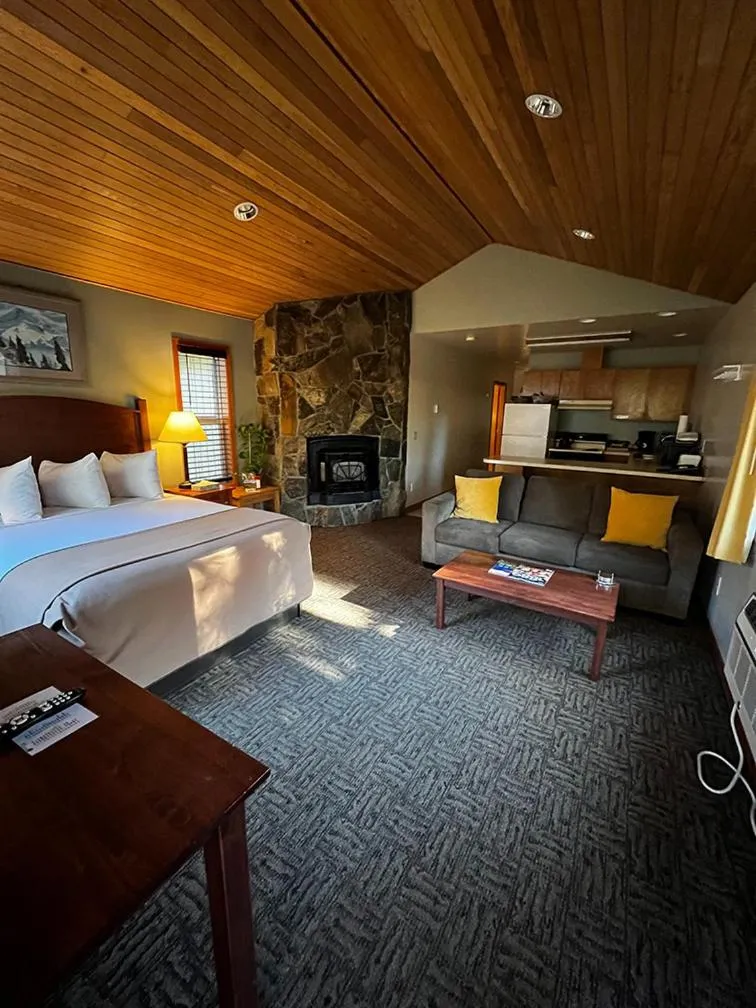 Hot Tub, Bed in Westcliff Lodge