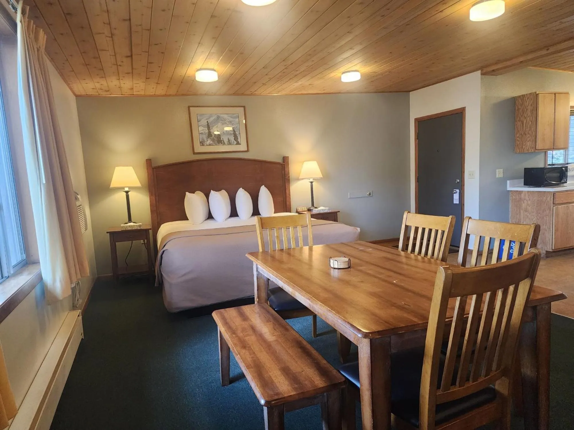 Kitchen or kitchenette, Bed in Westcliff Lodge