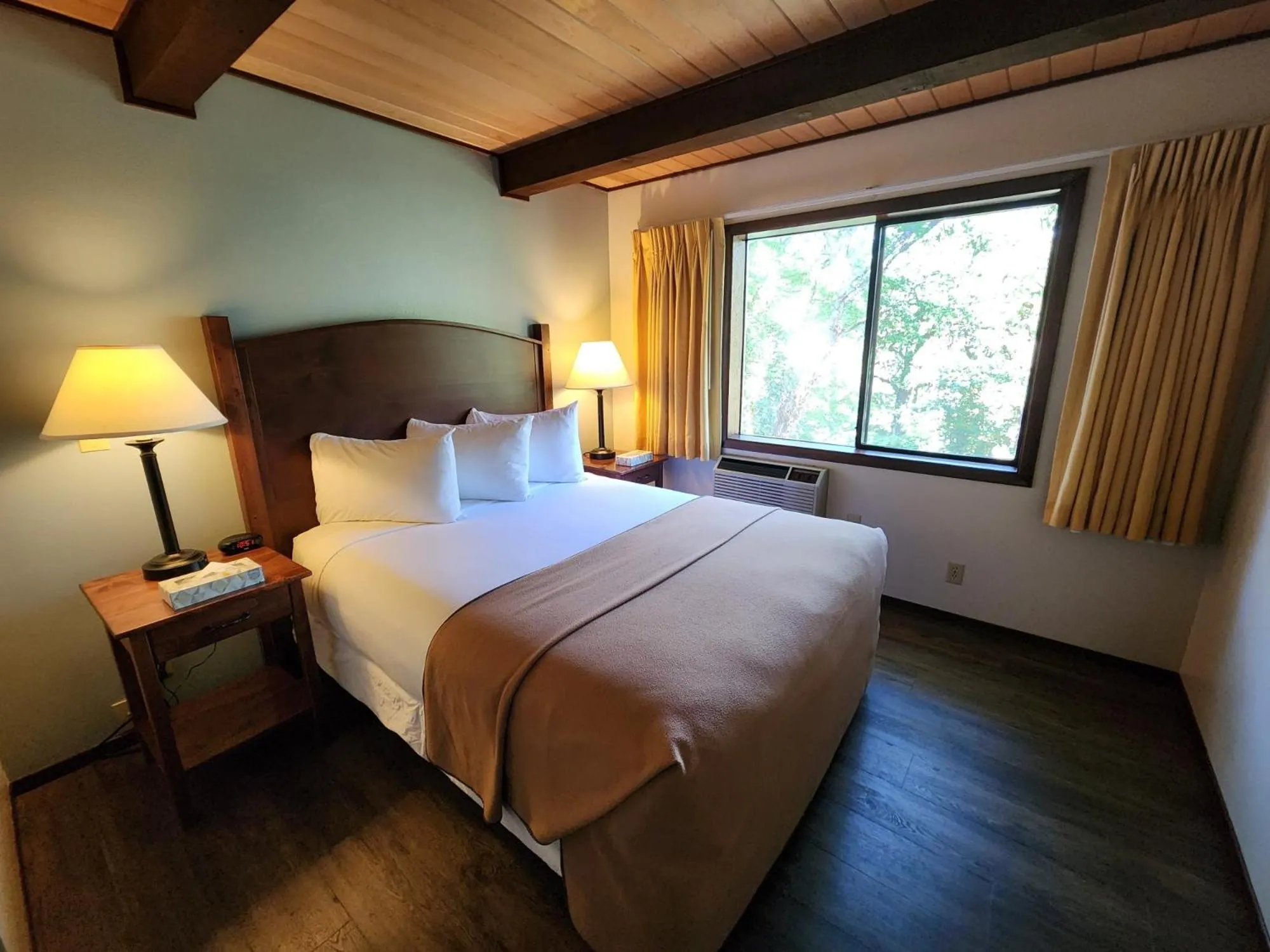 Bed in Westcliff Lodge