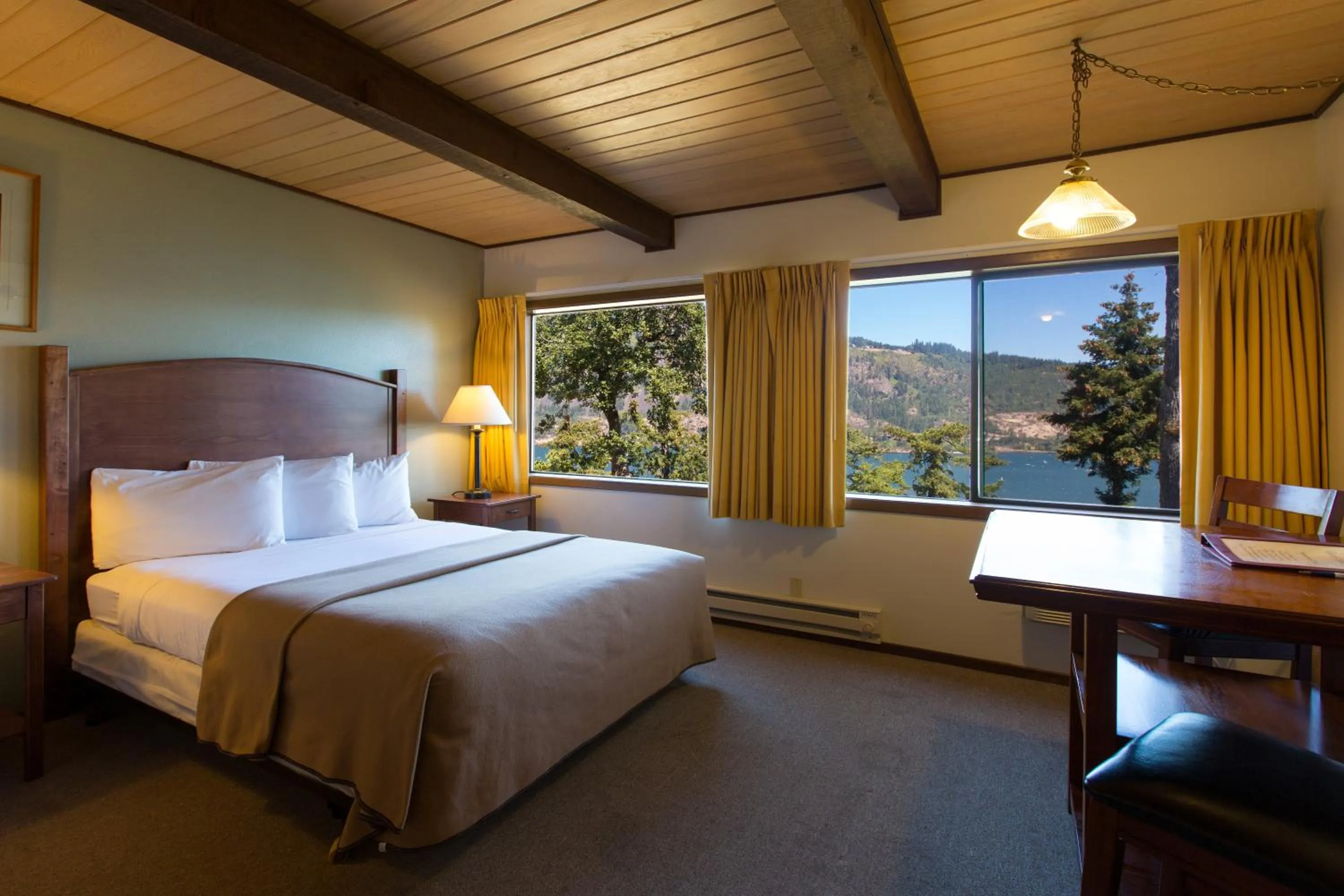 Photo of the whole room, Bed in Westcliff Lodge