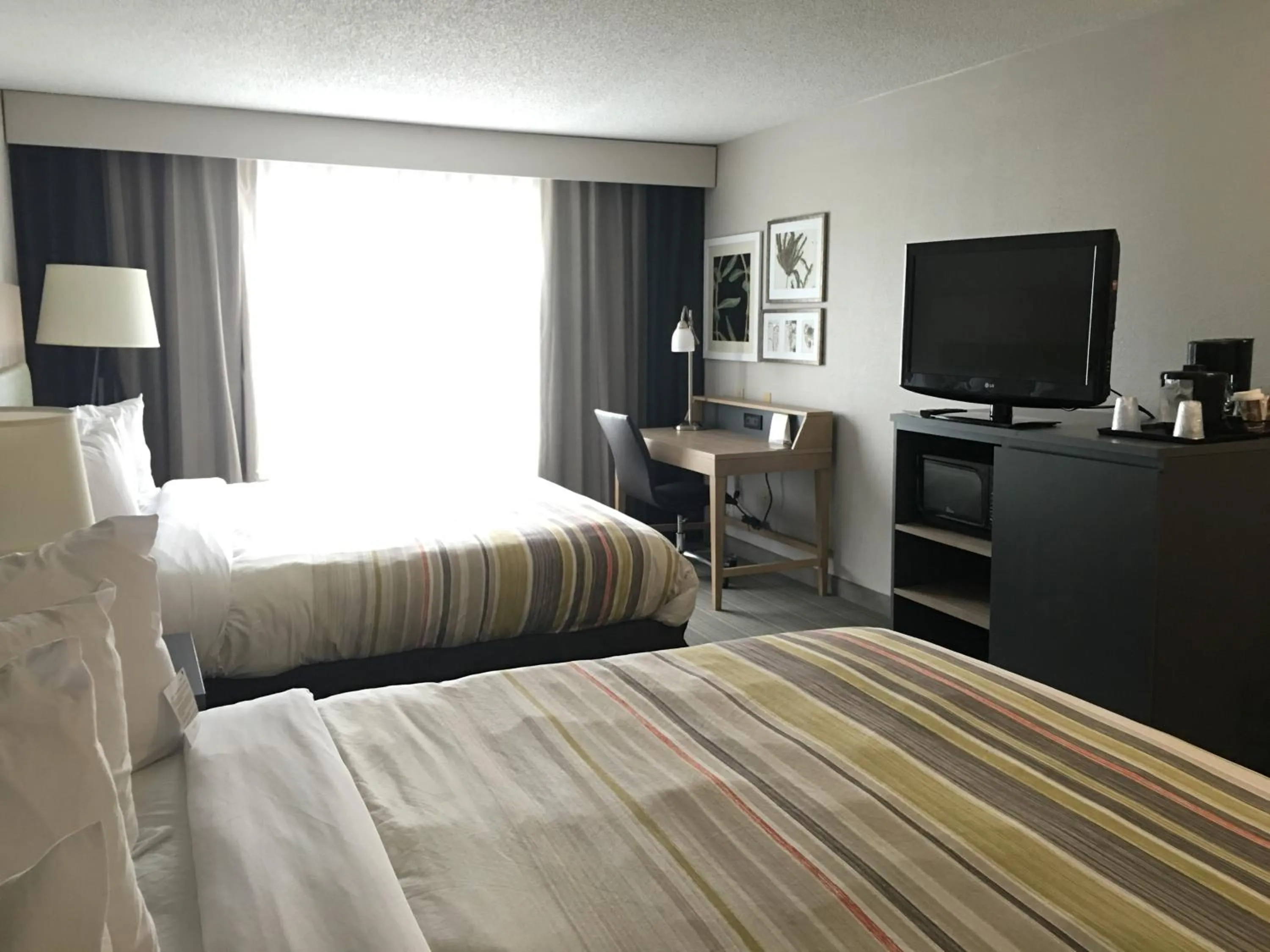 Day, Bed in Country Inn & Suites by Radisson, Camp Springs Andrews Air Force Base , MD