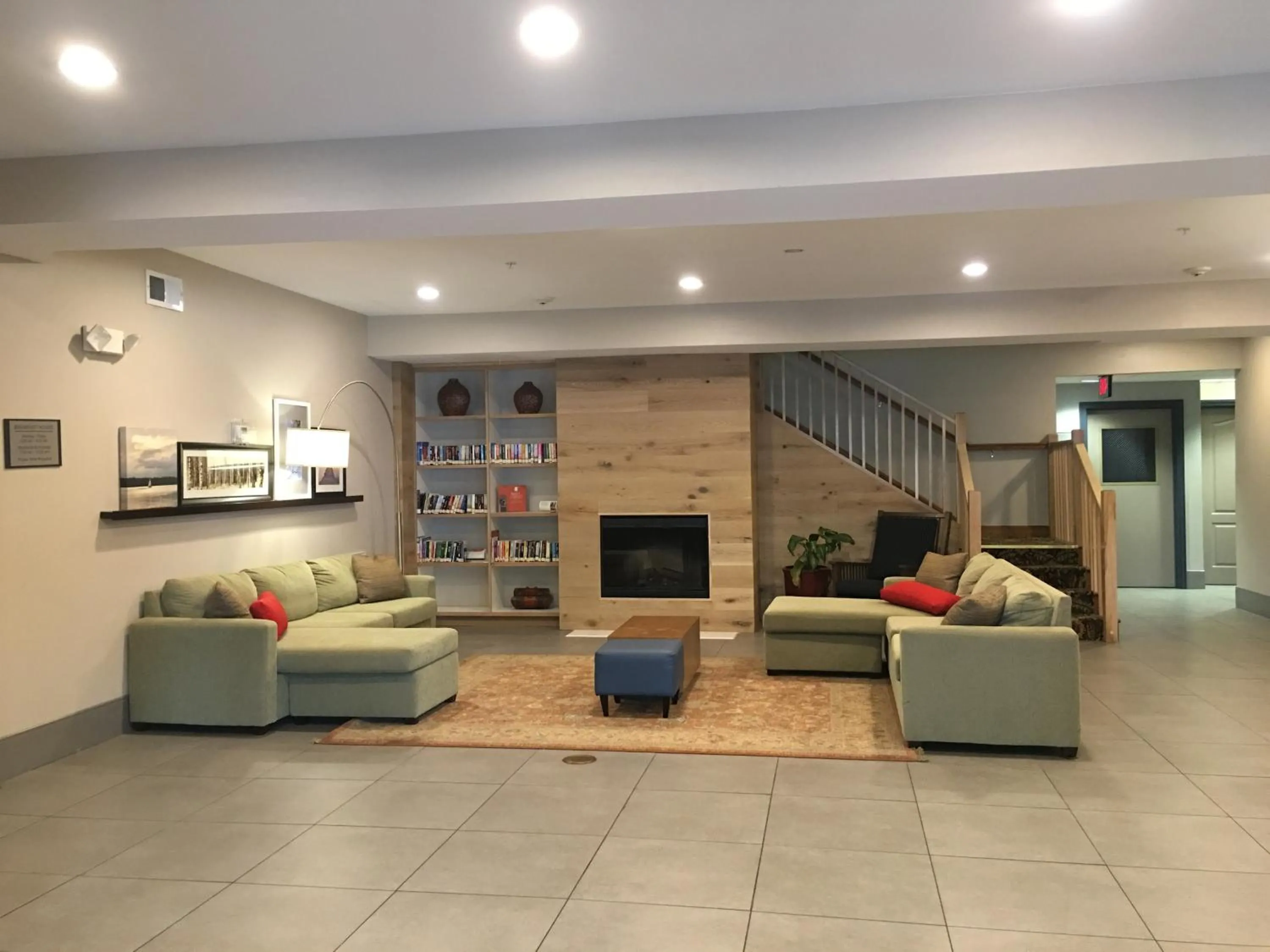 Lobby or reception in Country Inn & Suites by Radisson, Camp Springs Andrews Air Force Base , MD