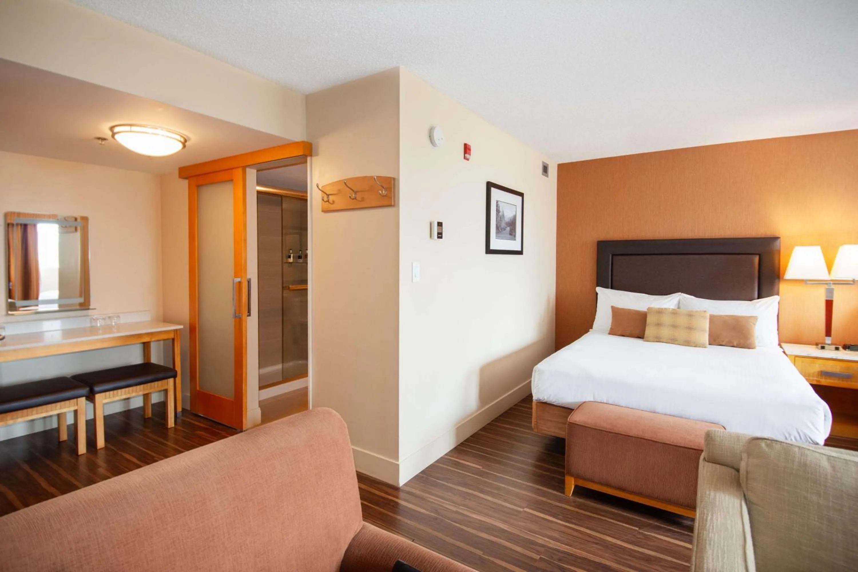 Bedroom, Bed in Coast Hillcrest Hotel