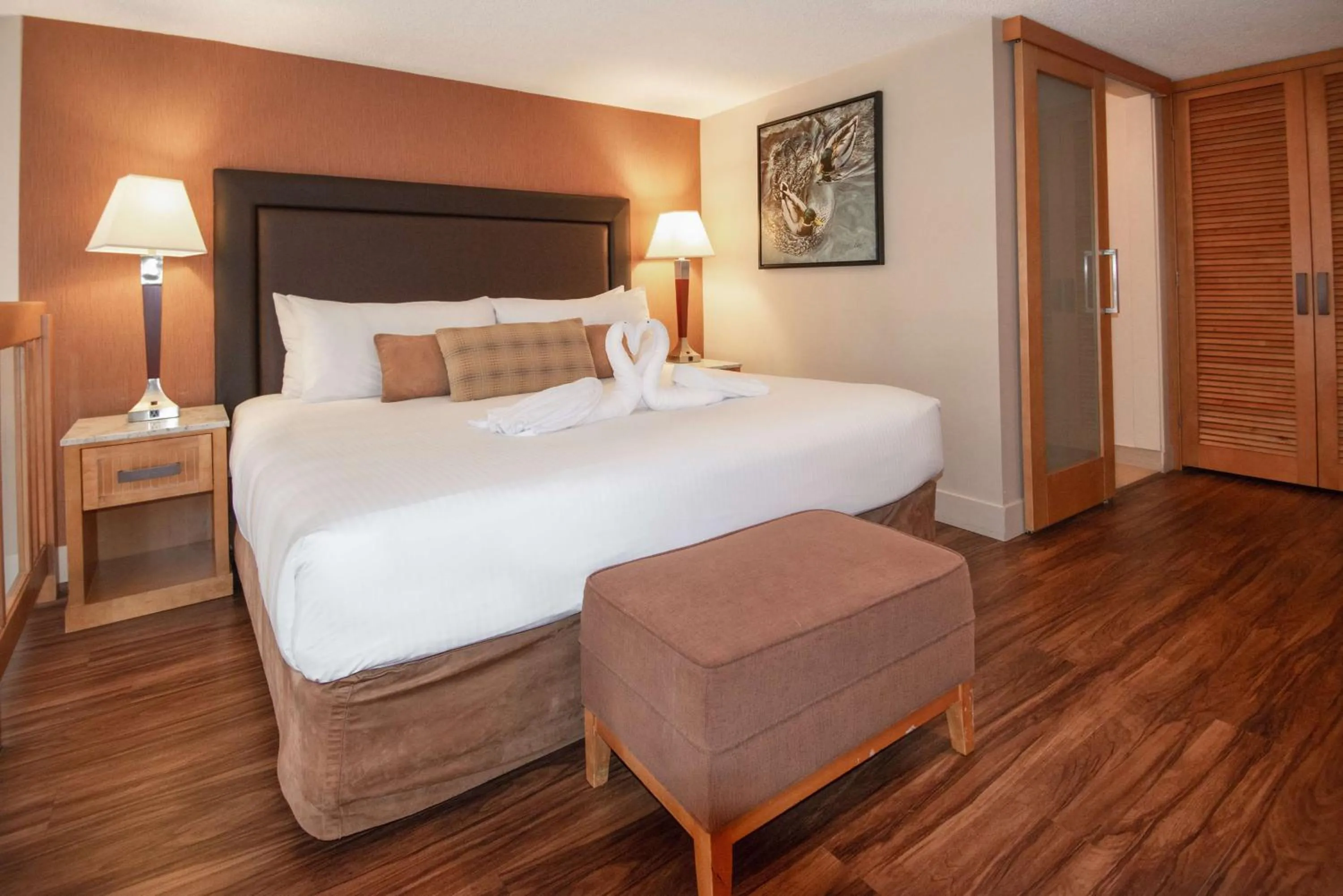 Photo of the whole room, Bed in Coast Hillcrest Hotel