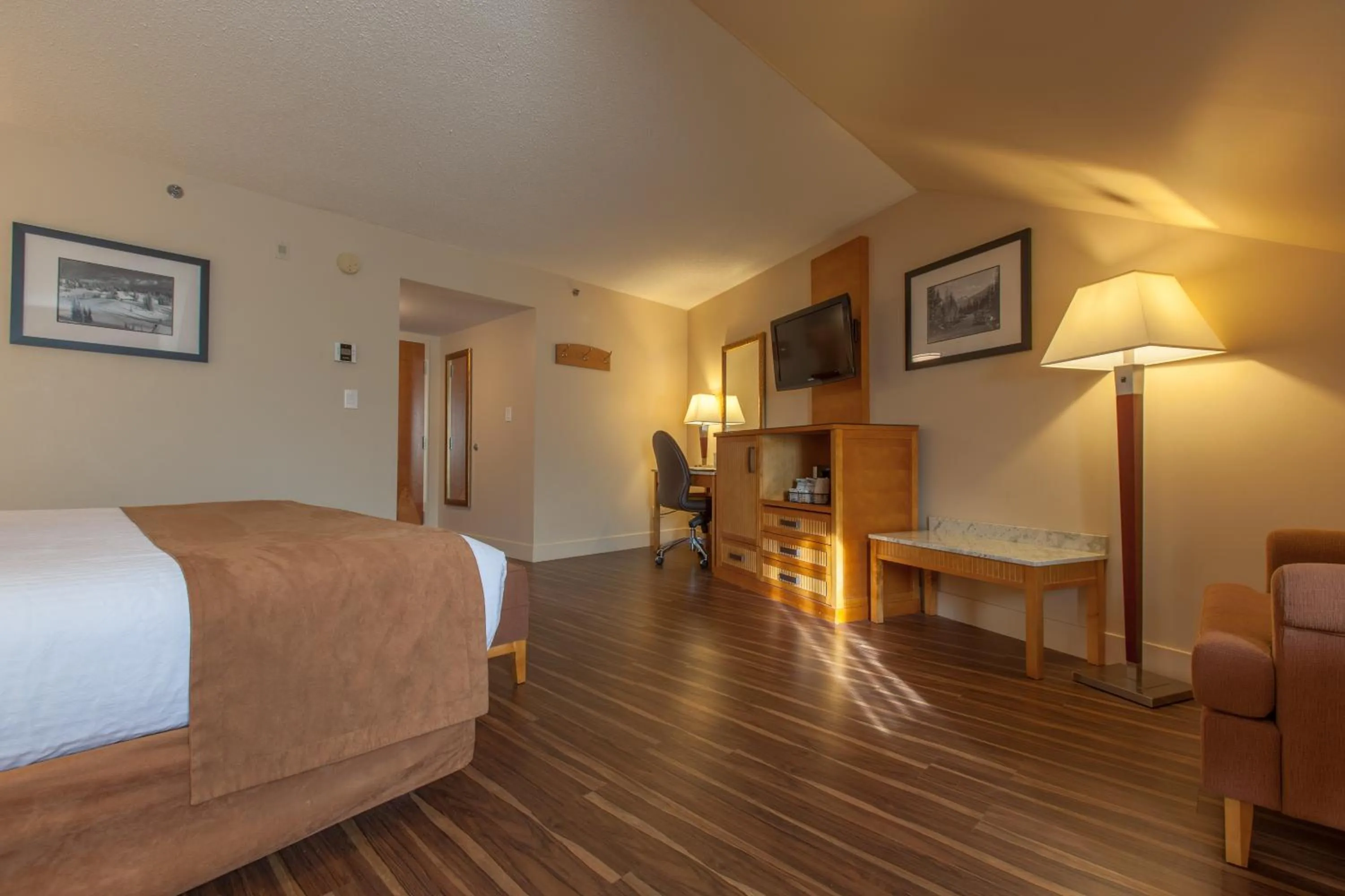 Photo of the whole room, Bed in Coast Hillcrest Hotel