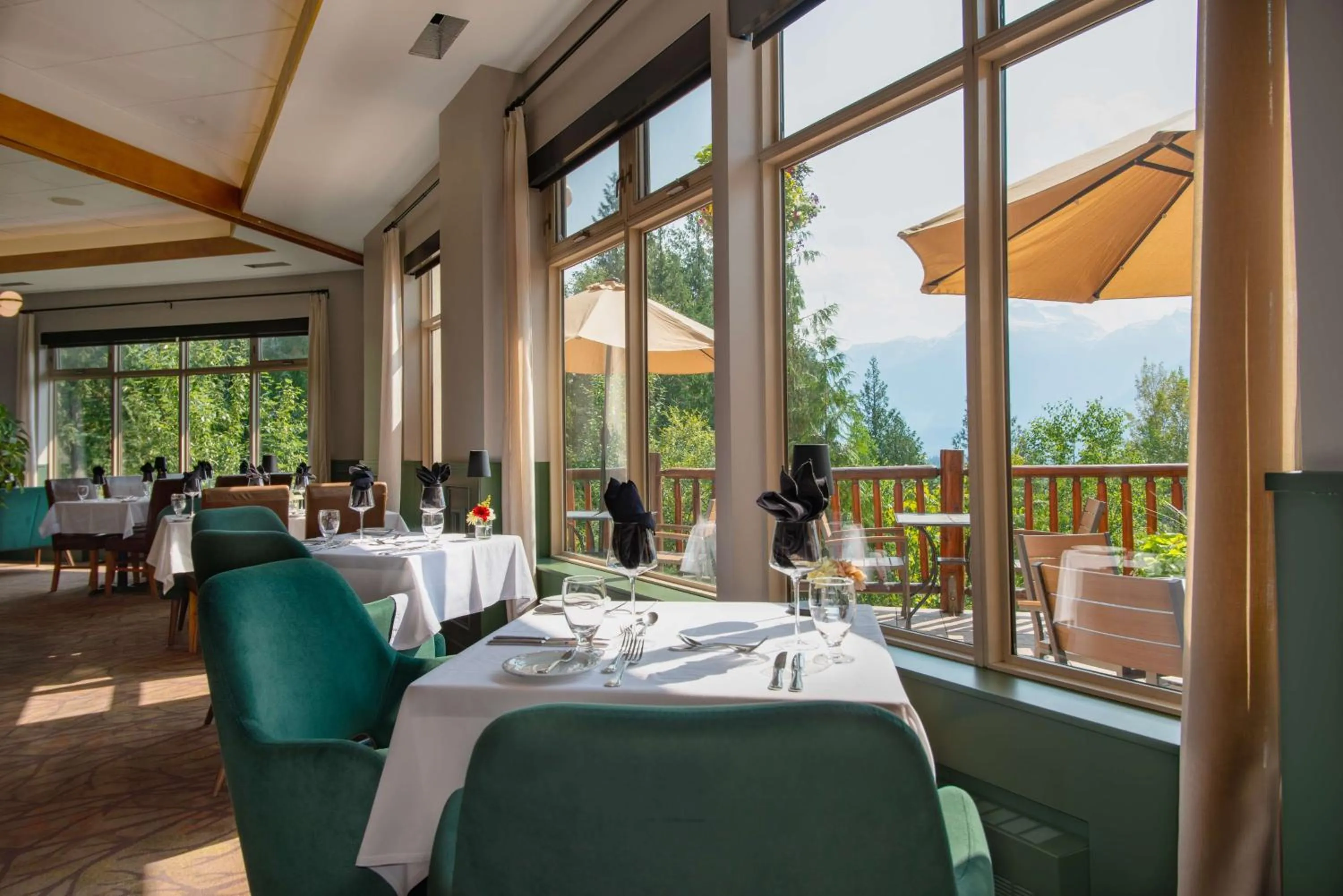 Restaurant/places to eat in Coast Hillcrest Hotel