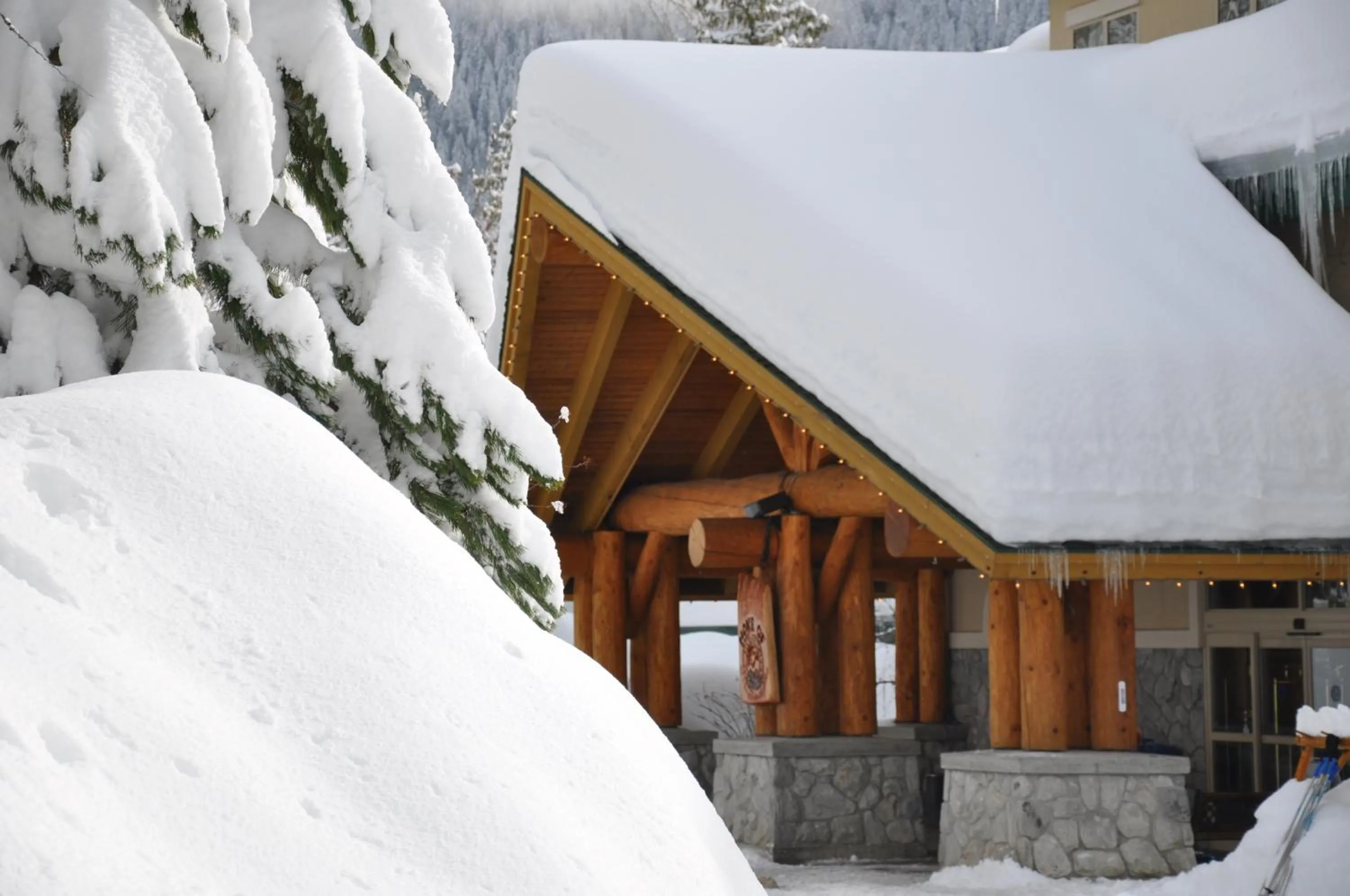 Facade/entrance in Coast Hillcrest Hotel