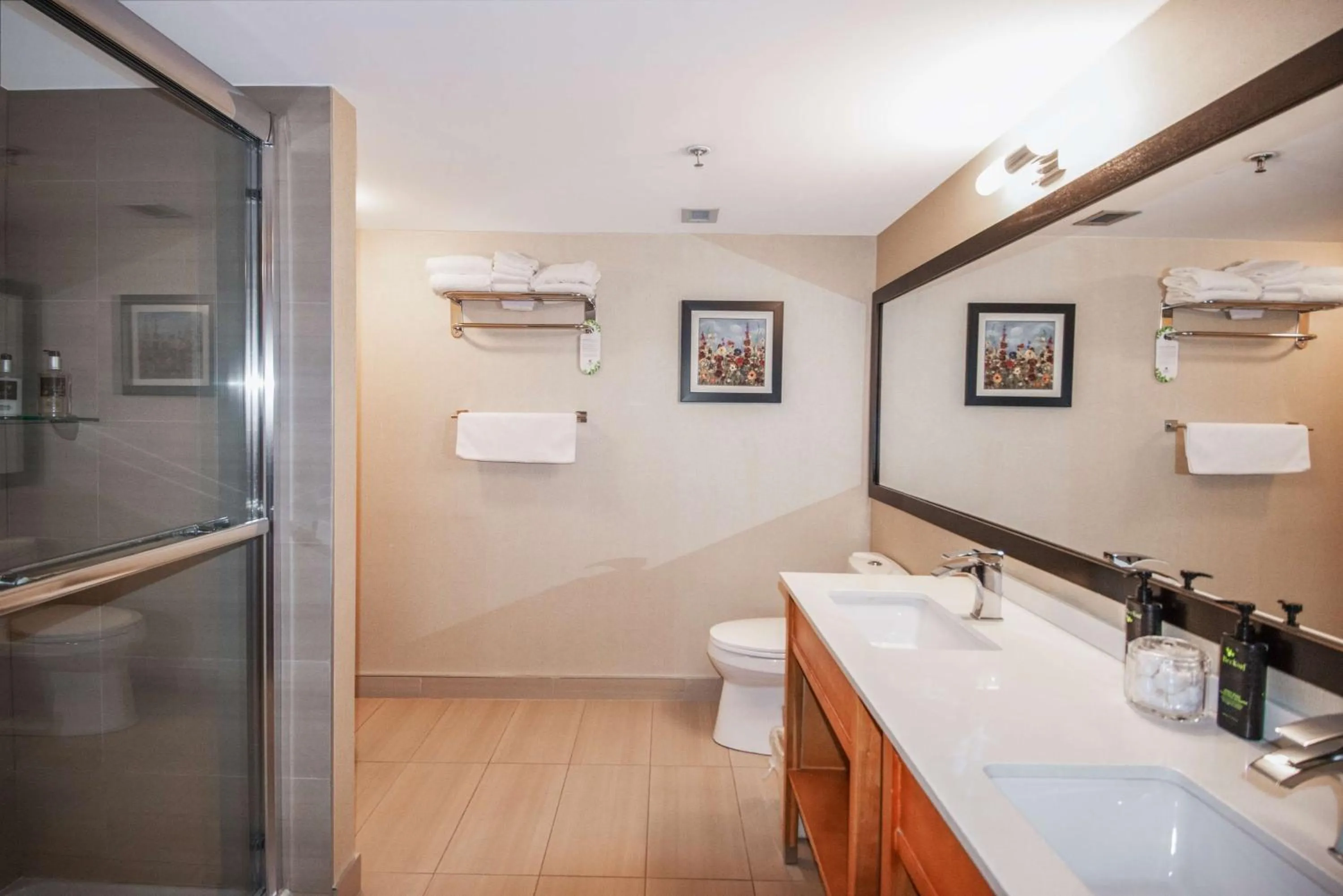 Bathroom in Coast Hillcrest Hotel