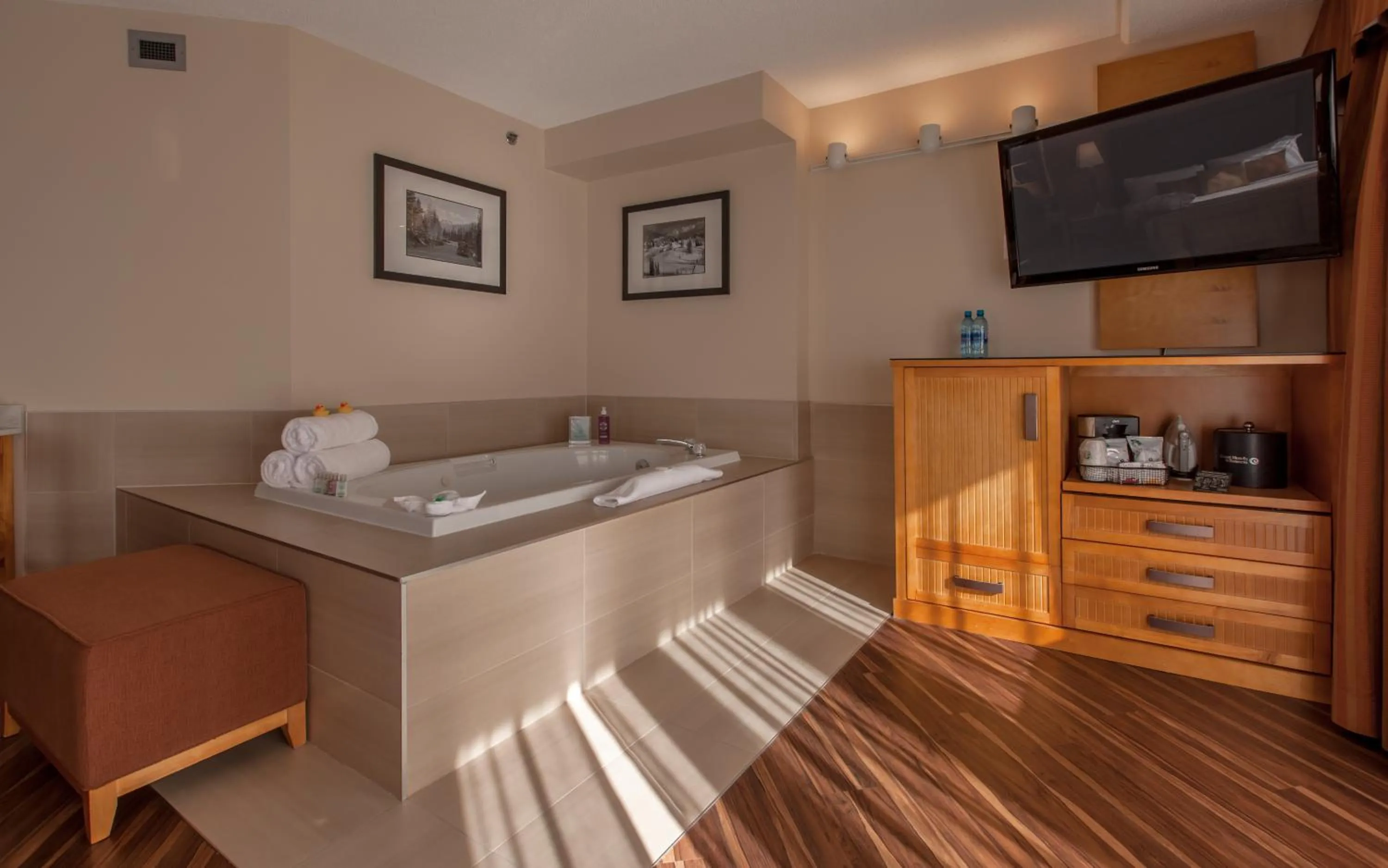 Photo of the whole room, Bed in Coast Hillcrest Hotel