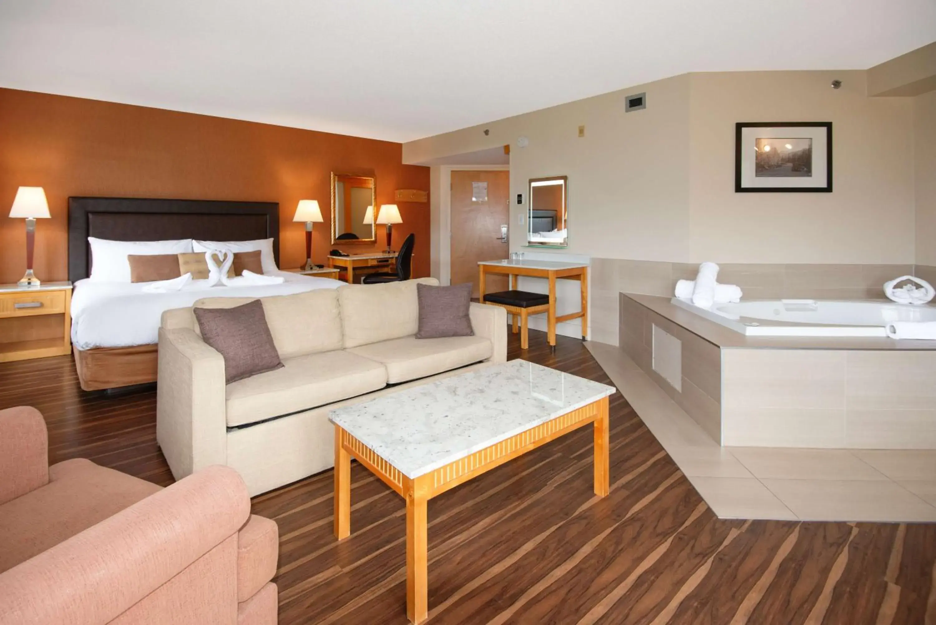 Coast Executive King Suite with Jetted Tub in Coast Hillcrest Hotel Coast Executive King Suite with Jetted Tub in Coast Hillcrest Hotel