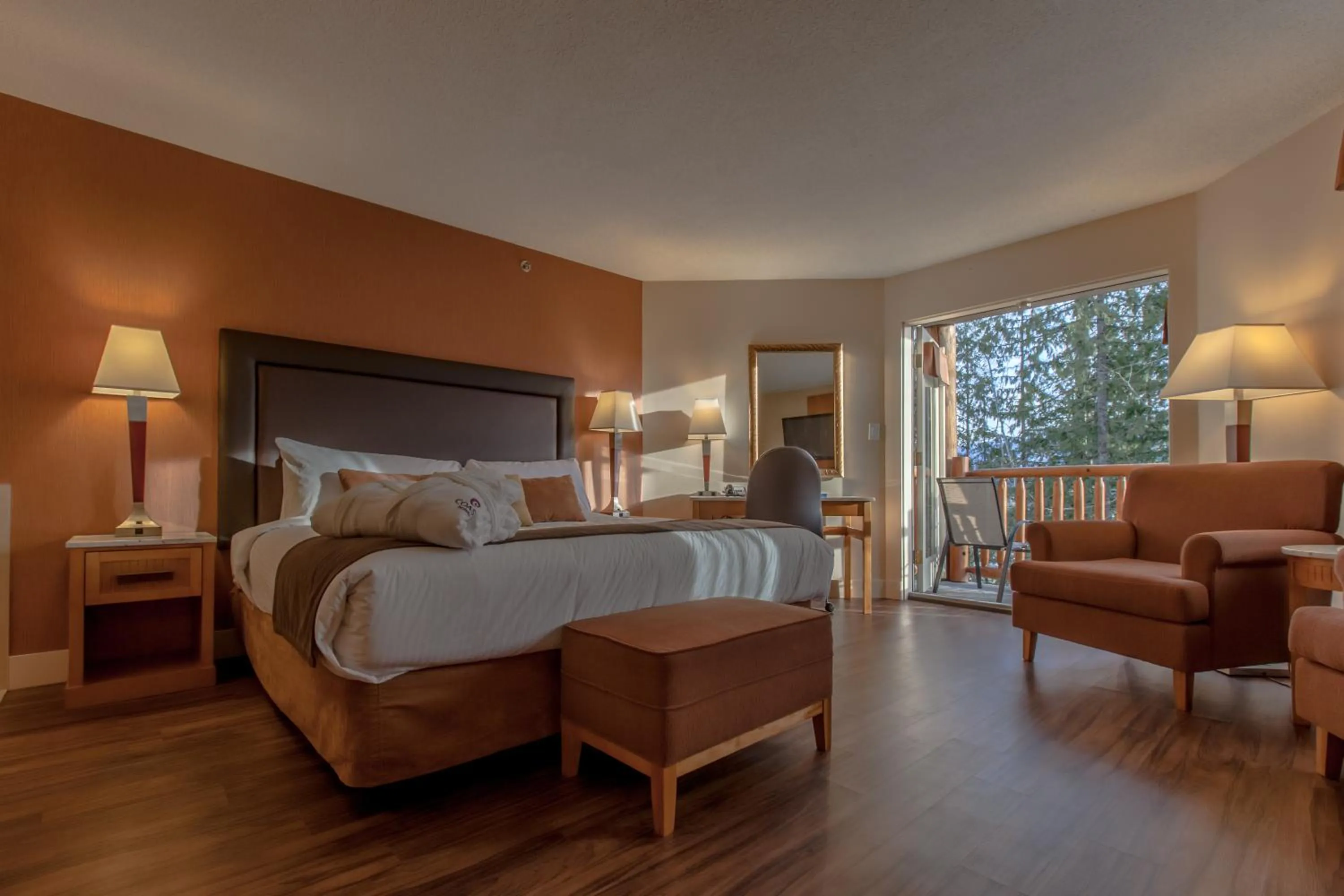 Balcony/Terrace, Bed in Coast Hillcrest Hotel