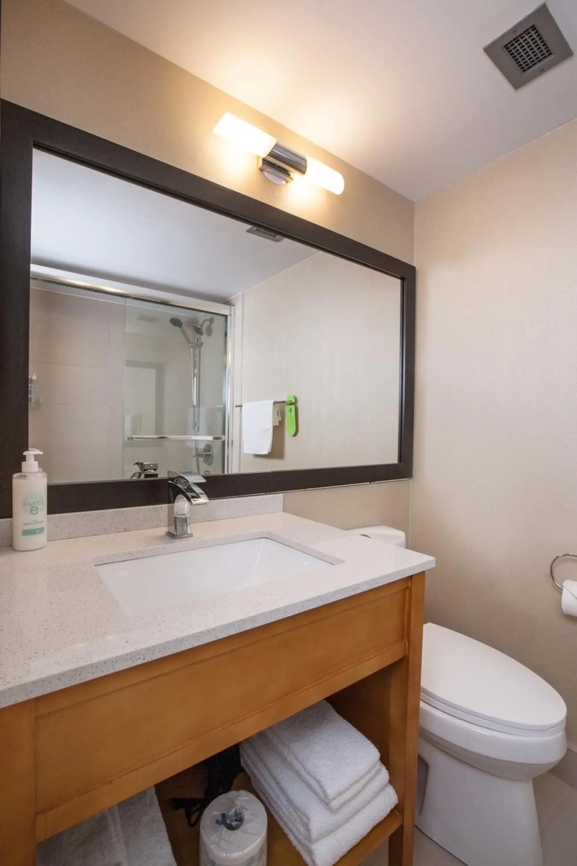 Coast King with Balcony in Coast Hillcrest Hotel Coast King with Balcony in Coast Hillcrest Hotel