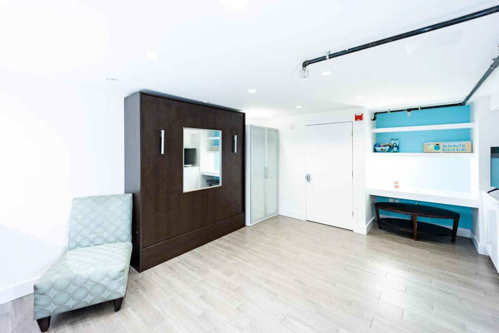 Photo of the whole room in Canalside Inn