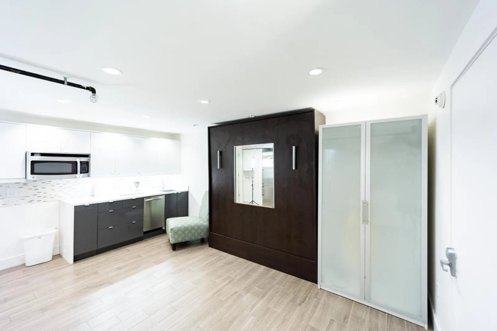 Kitchen or kitchenette in Canalside Inn