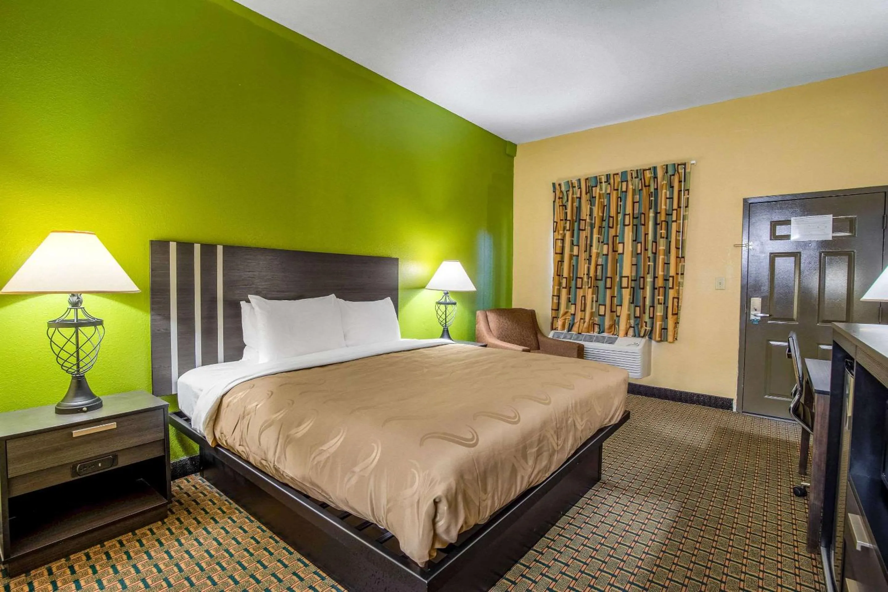 Photo of the whole room, Bed in Quality Inn West Columbia - Cayce