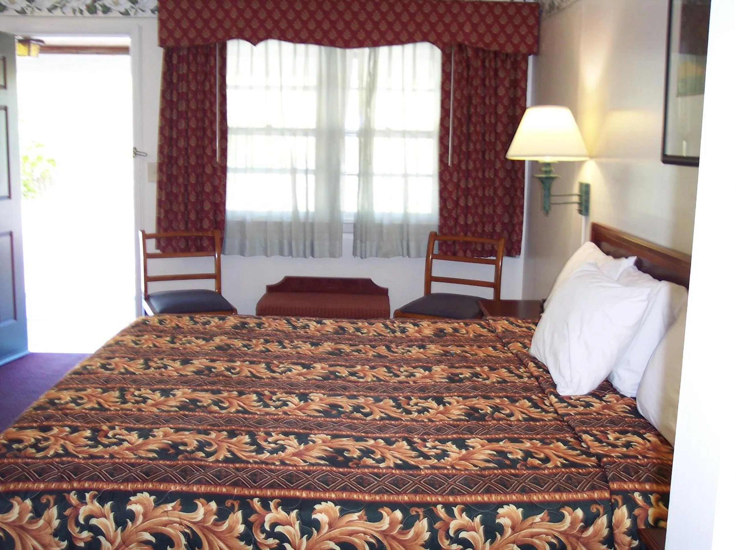 Day, Bed in Shore Hills Motel