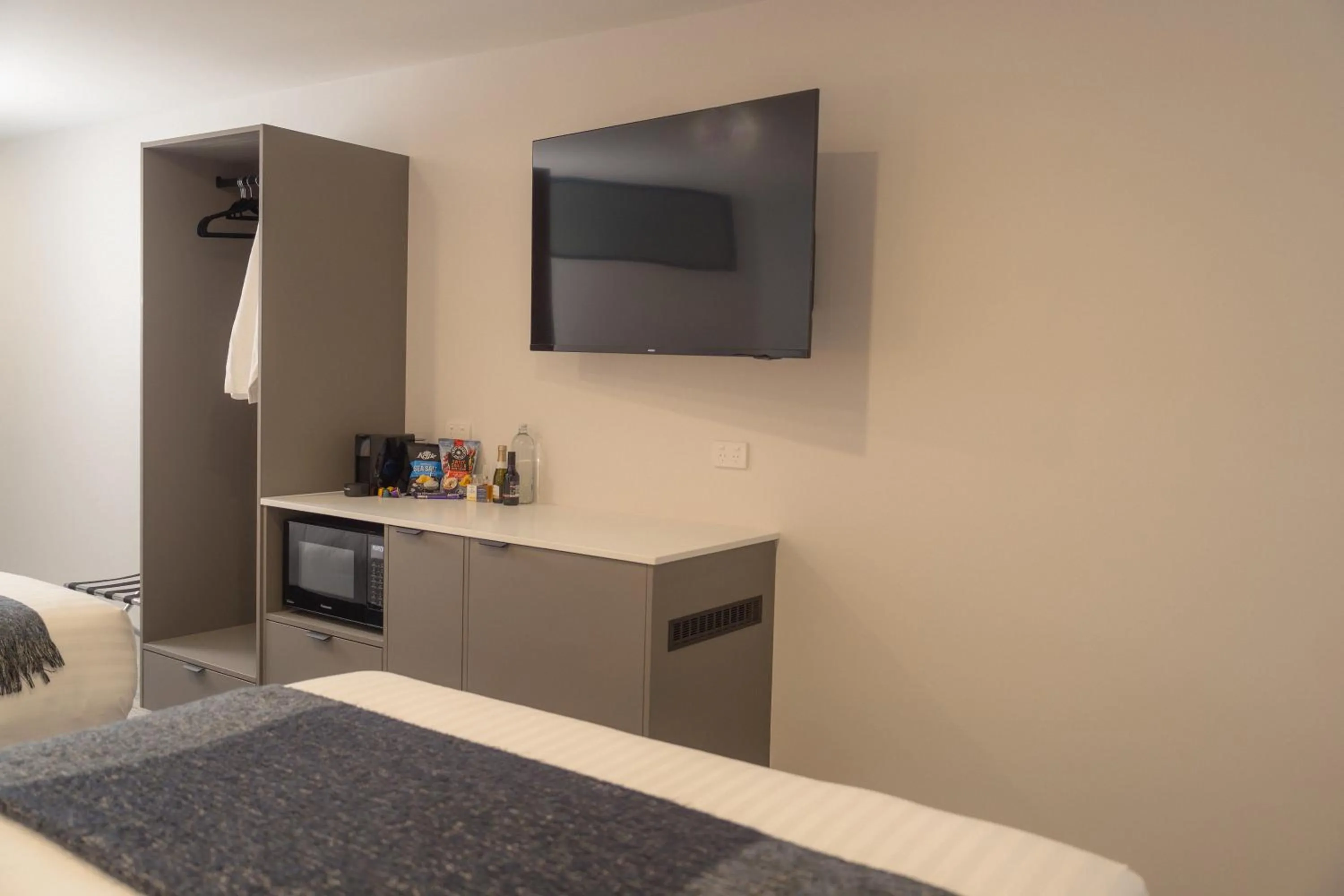 Bed in 429 Apartments & Suites