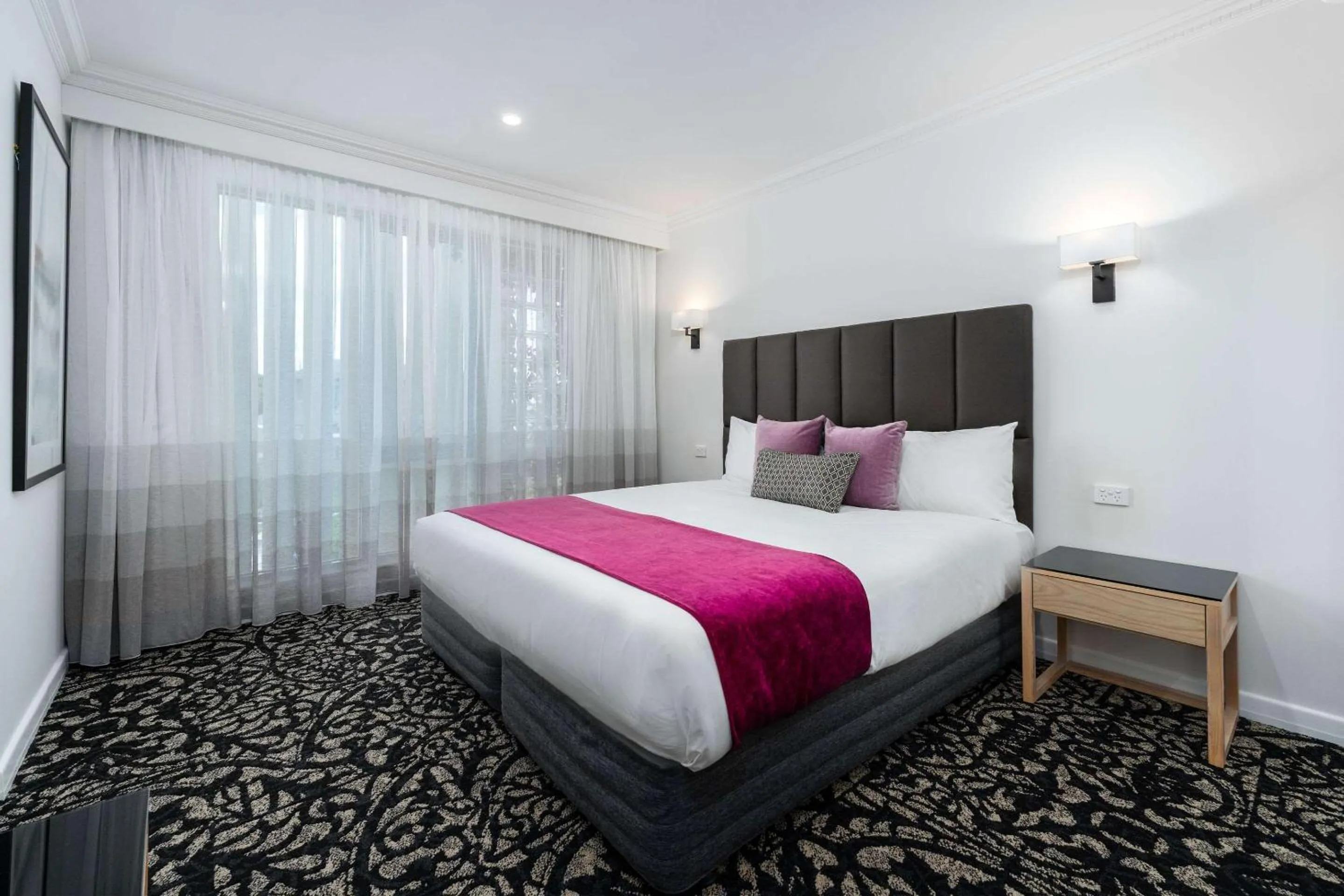 Bedroom, Bed in Quality Hotel Parklake Shepparton