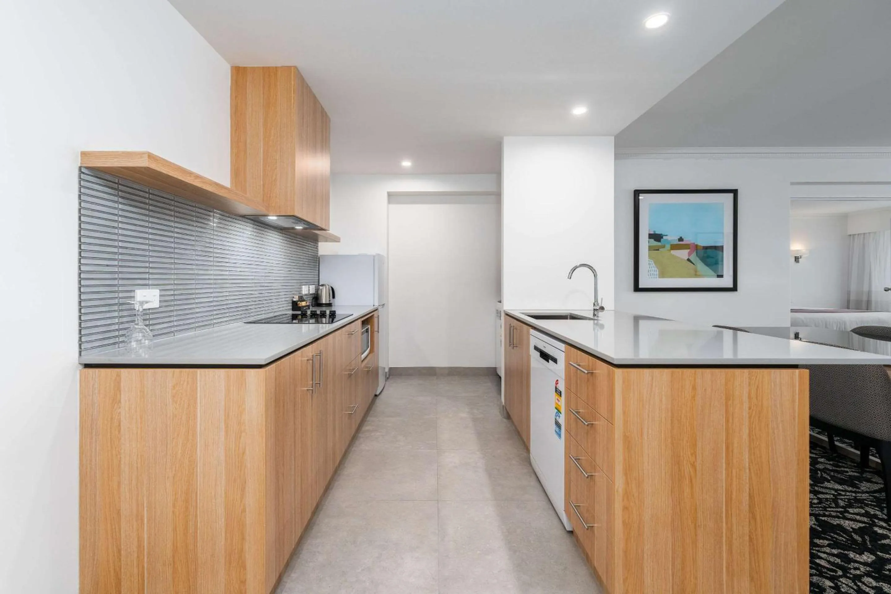 Kitchen or kitchenette in Quality Hotel Parklake Shepparton