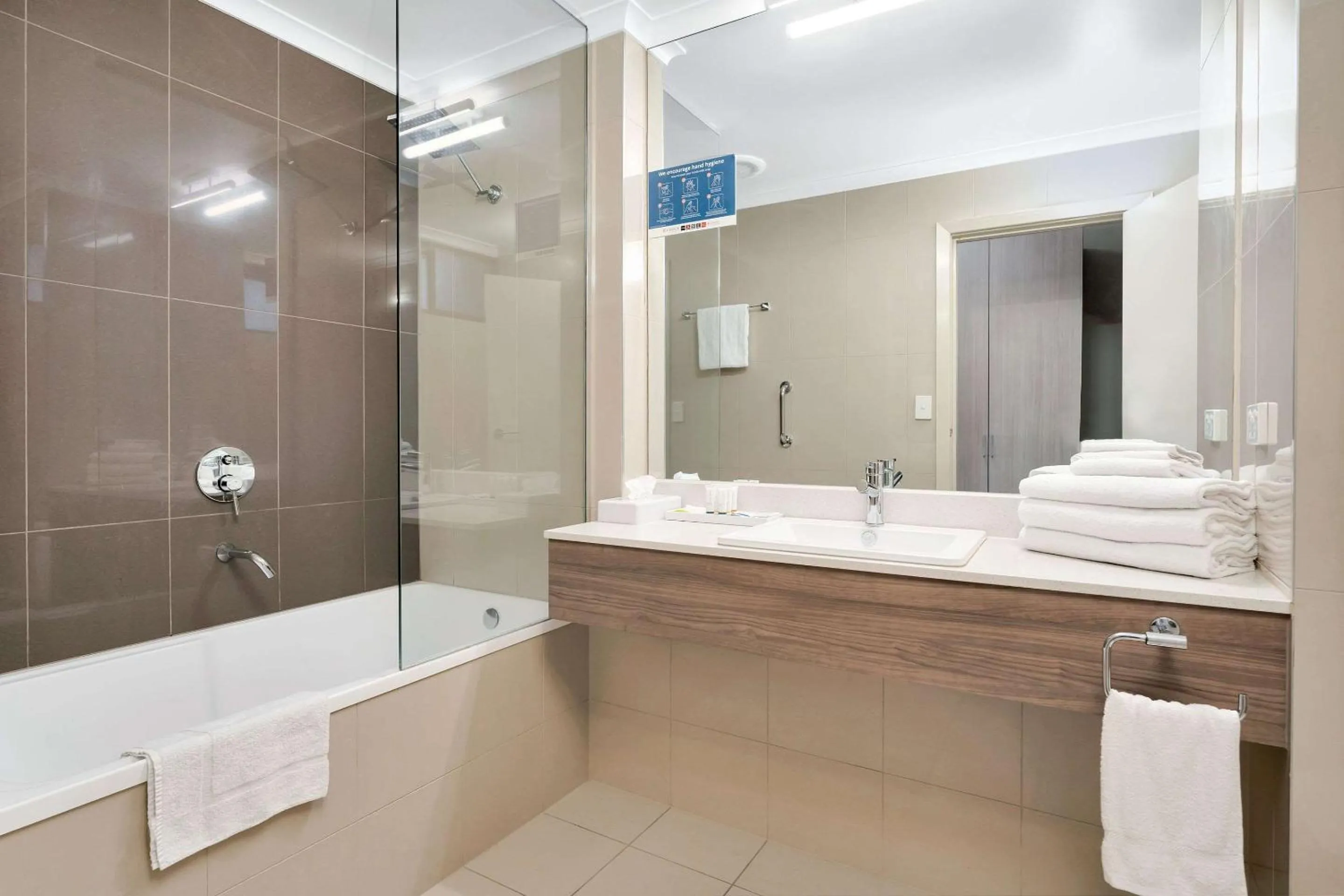 Bedroom in Quality Hotel Parklake Shepparton
