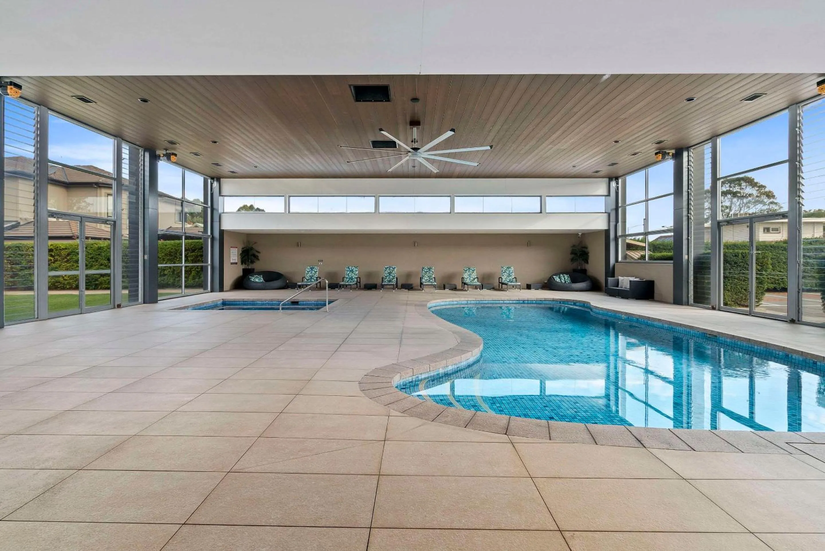 Swimming pool in Quality Hotel Parklake Shepparton
