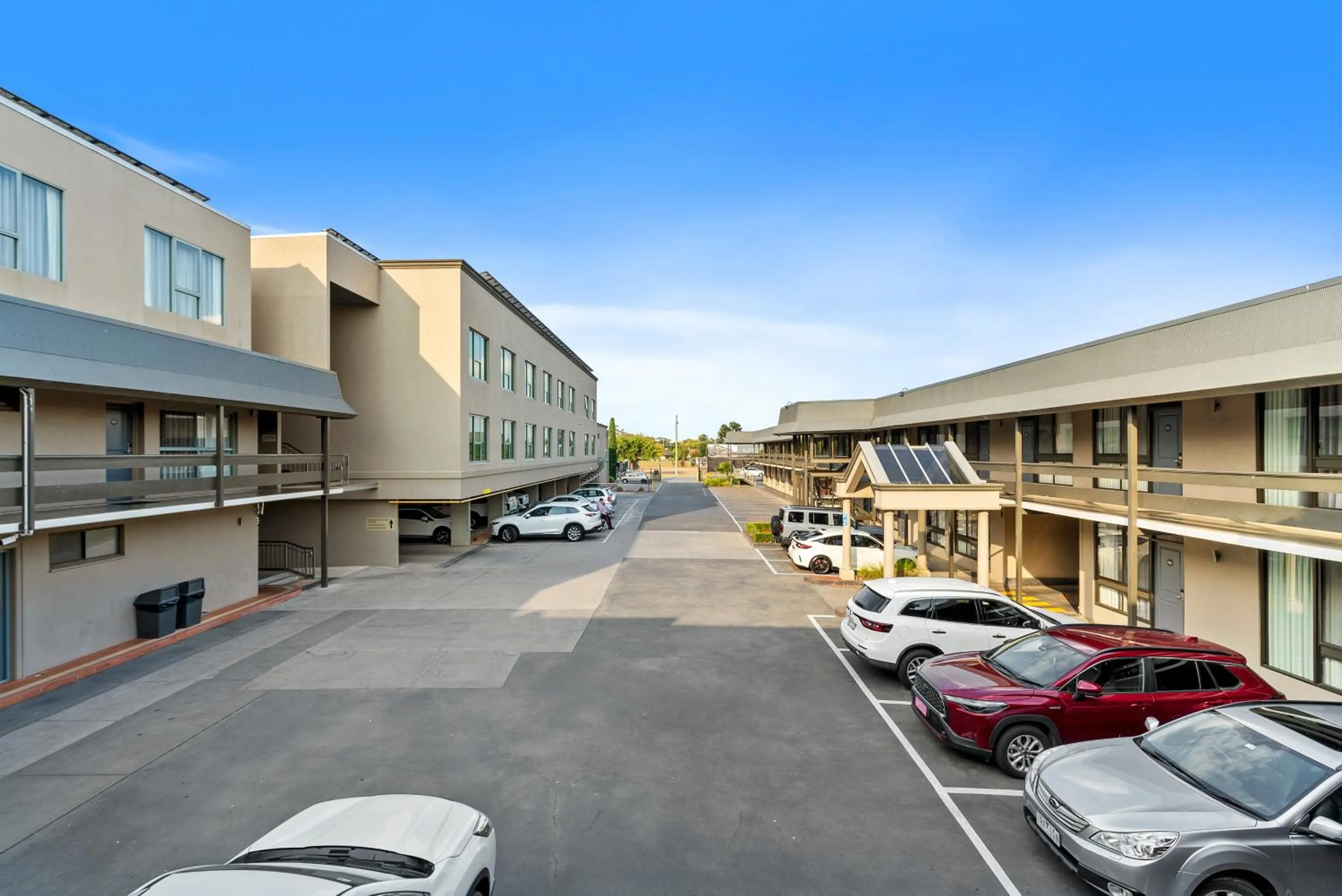 Parking in Quality Hotel Parklake Shepparton