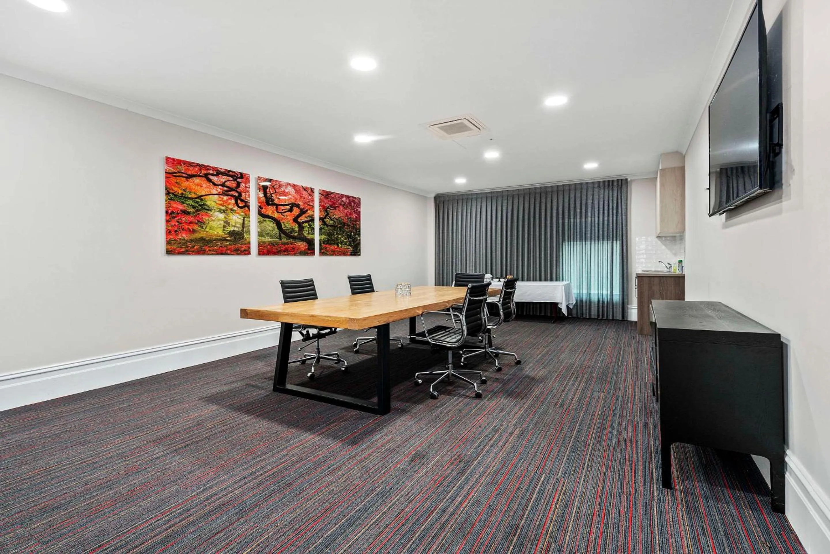 Meeting/conference room in Quality Hotel Parklake Shepparton