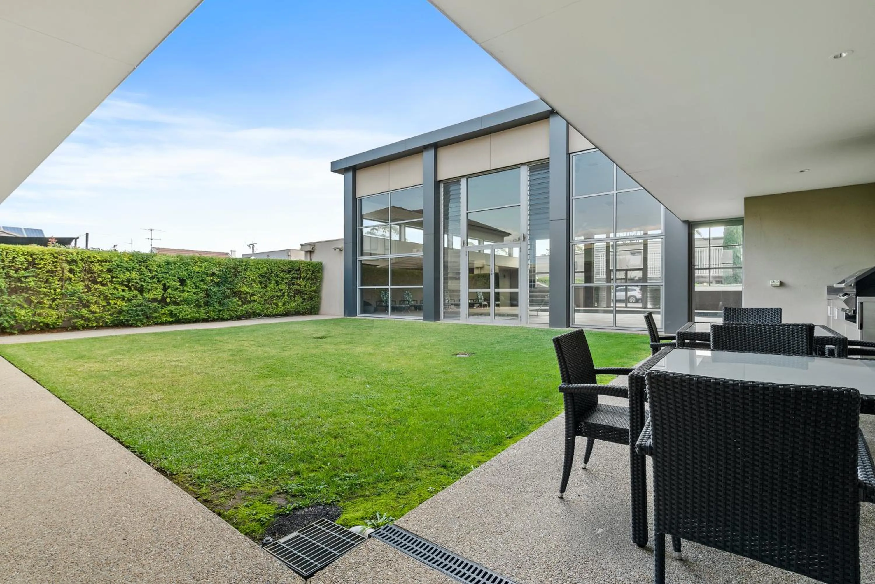 BBQ facilities in Quality Hotel Parklake Shepparton