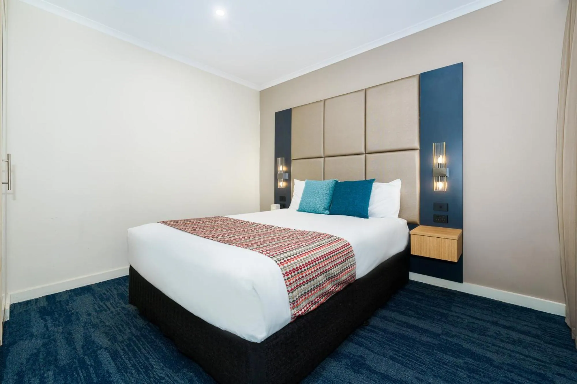 Bedroom, Bed in Quality Hotel Parklake Shepparton